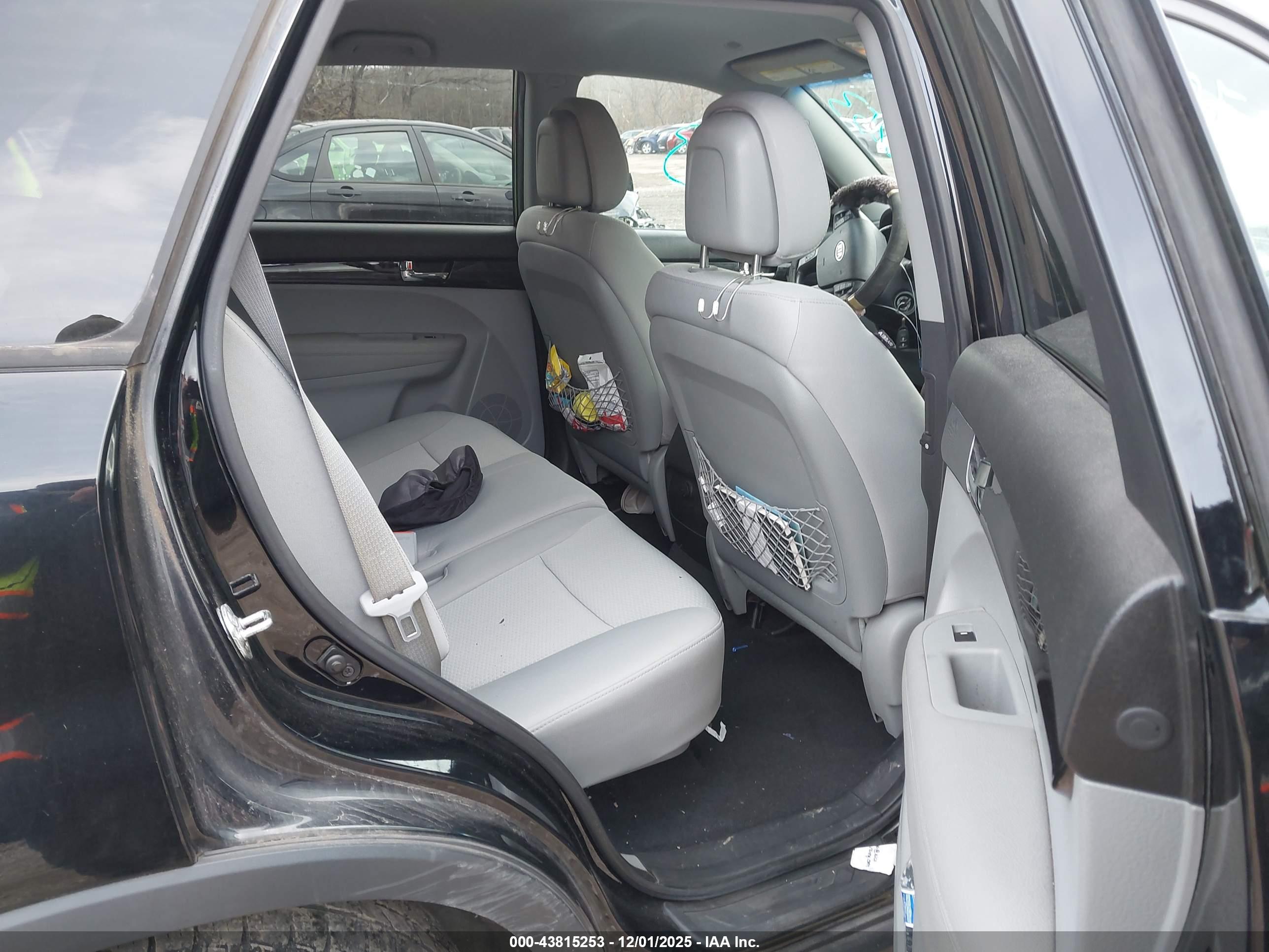 KIA SORENTO image 8