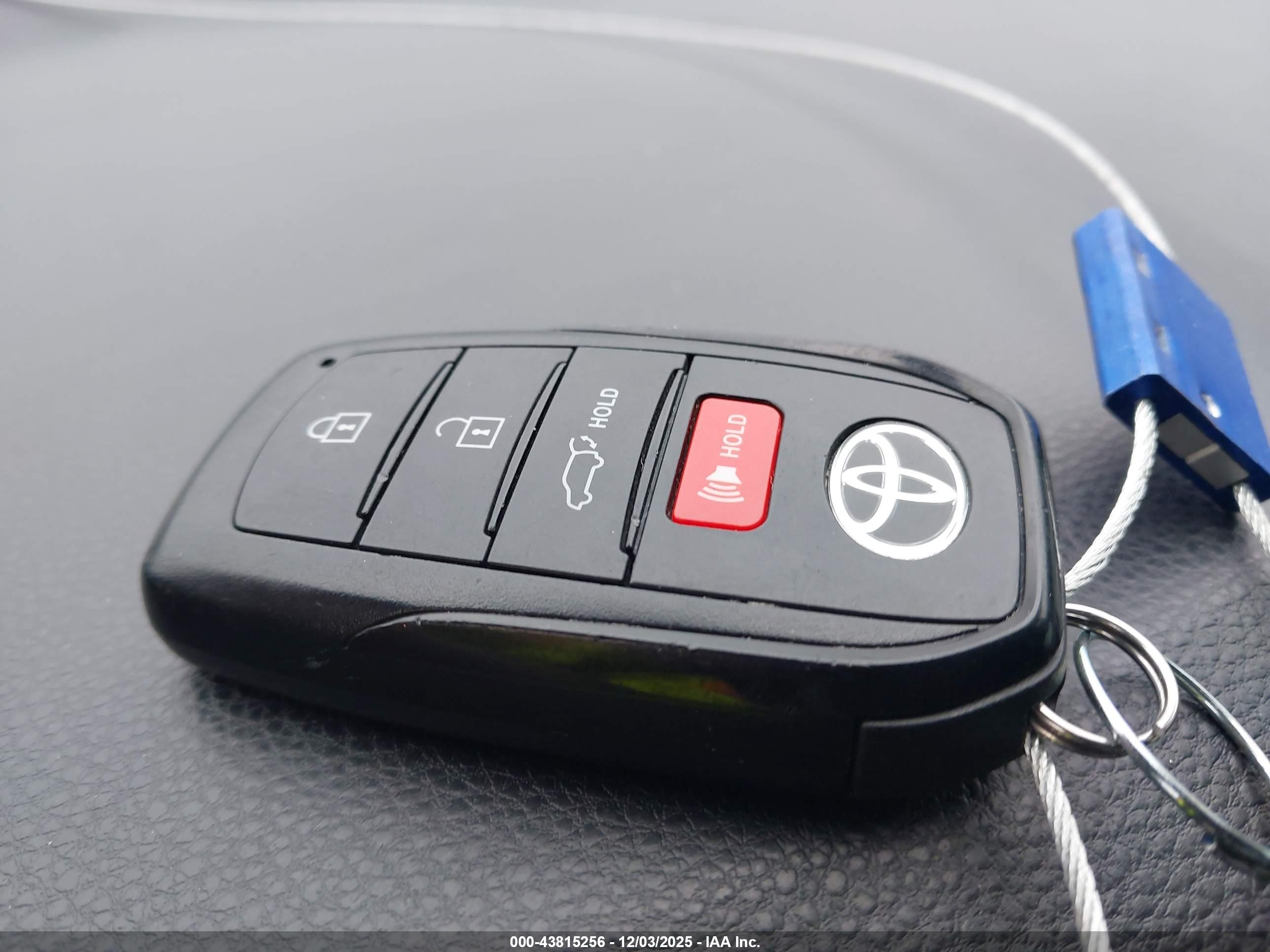 TOYOTA COROLLA image 11
