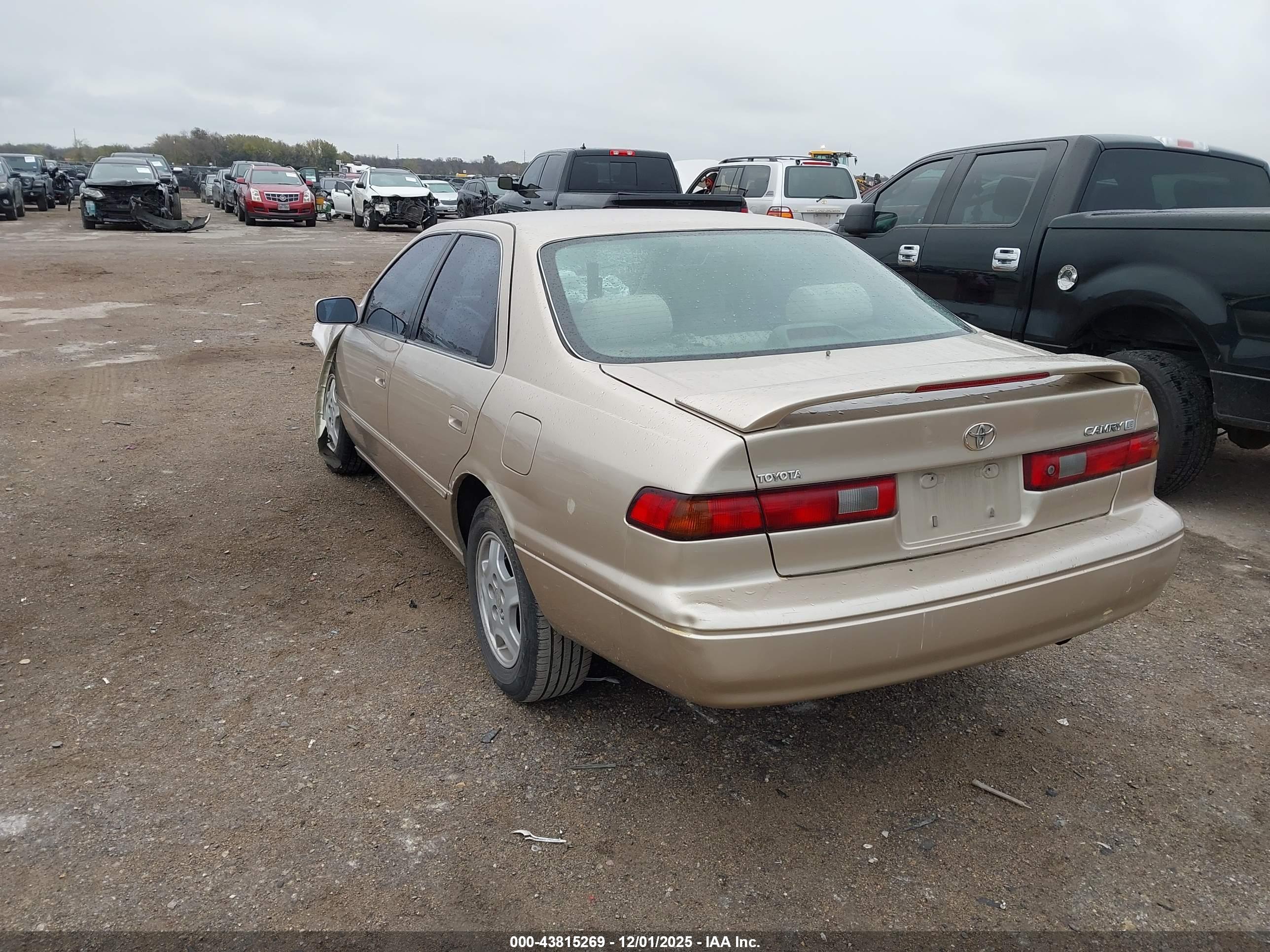 TOYOTA CAMRY image 3