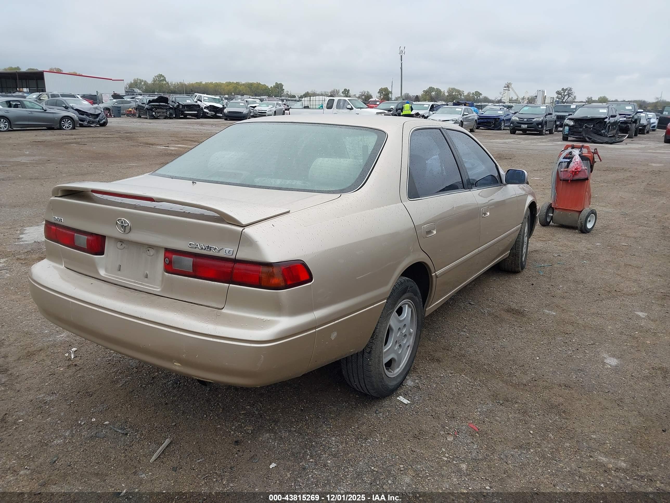 TOYOTA CAMRY image 4