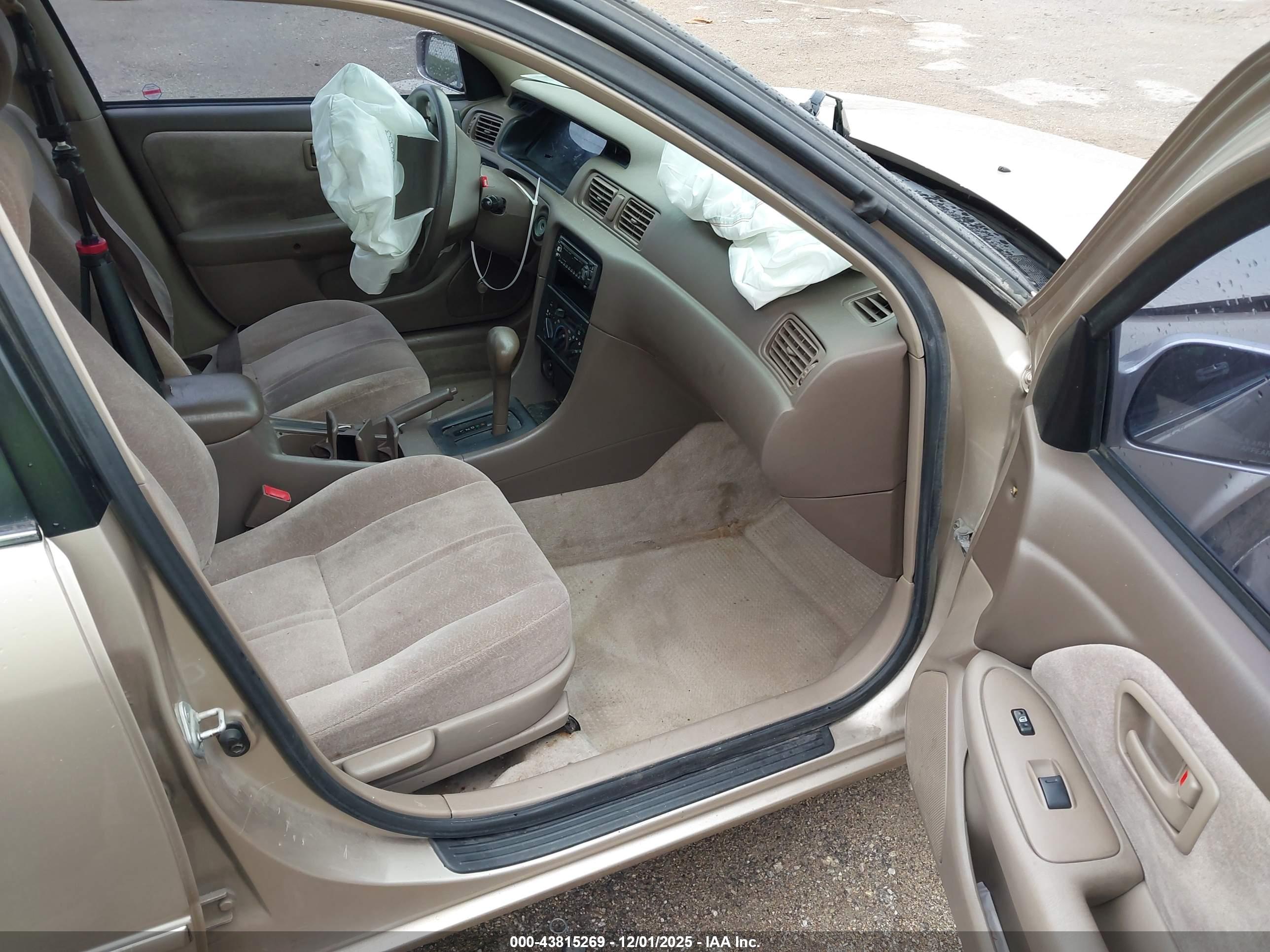 TOYOTA CAMRY image 5