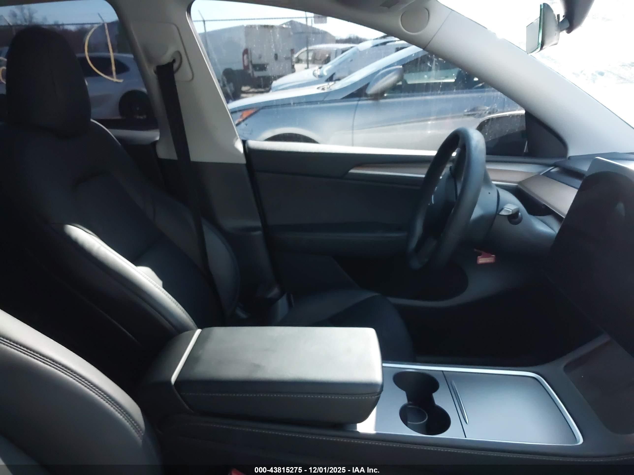 TESLA MODEL image 9