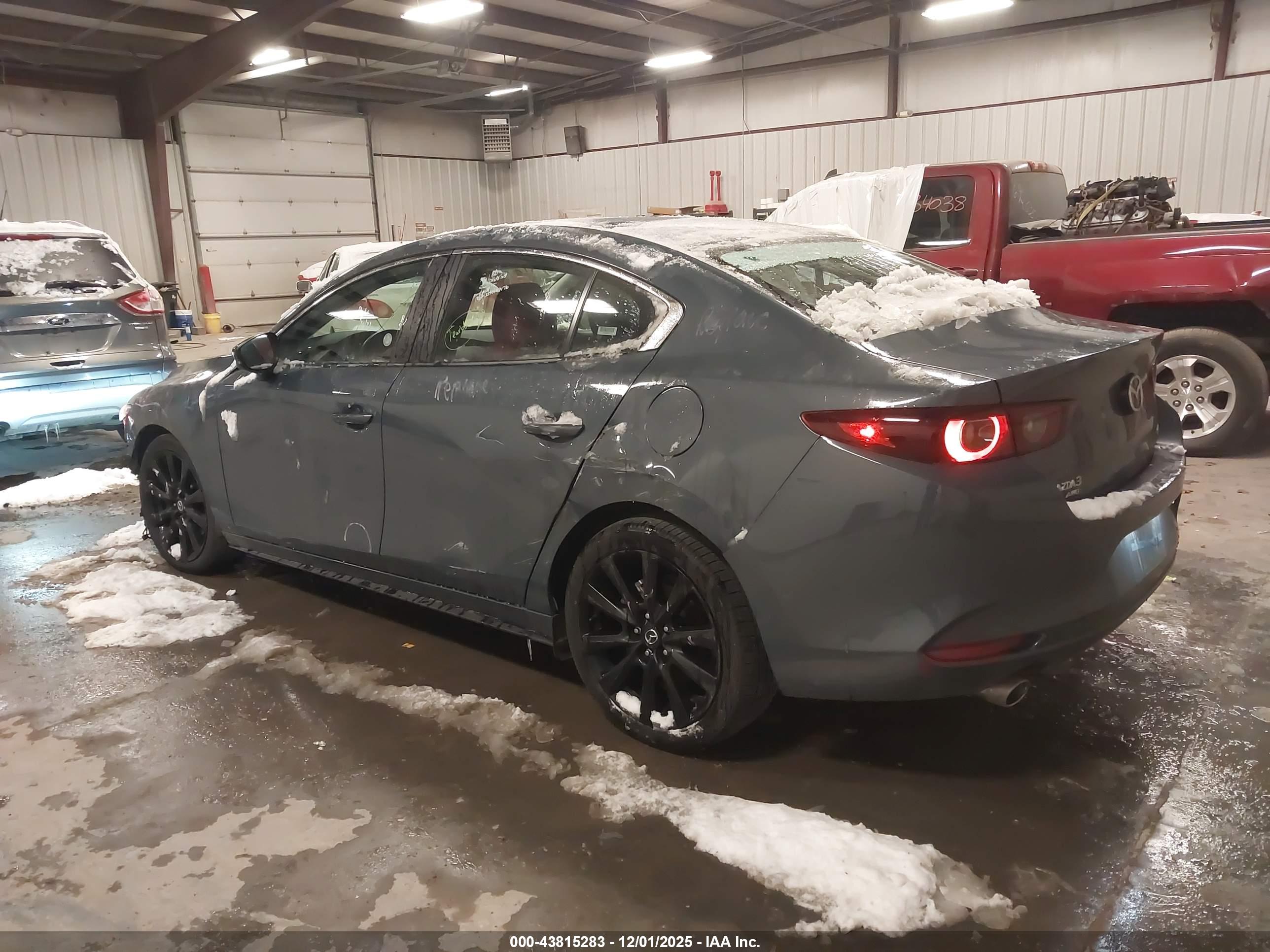 MAZDA MAZDA3 image 3