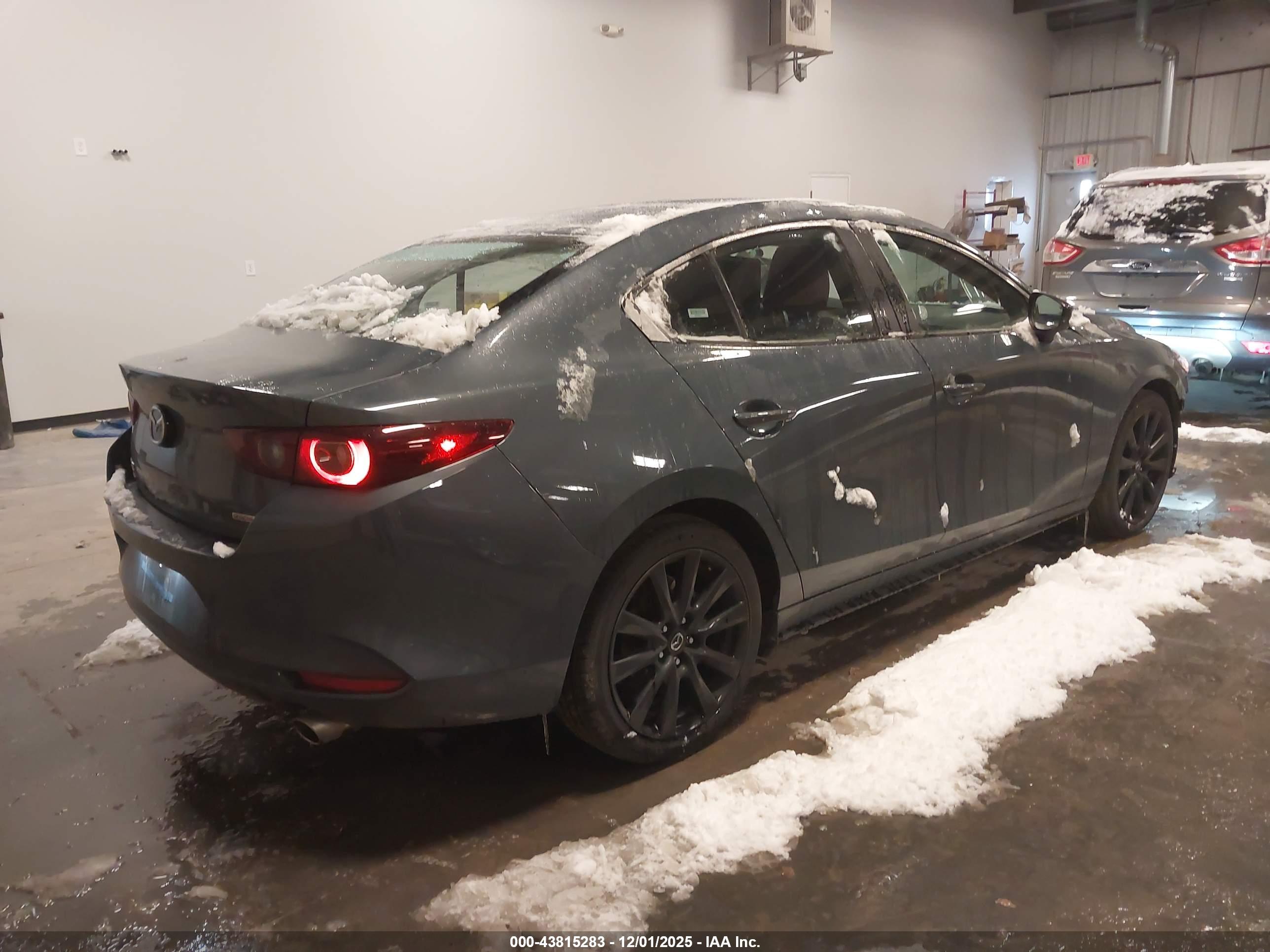 MAZDA MAZDA3 image 4