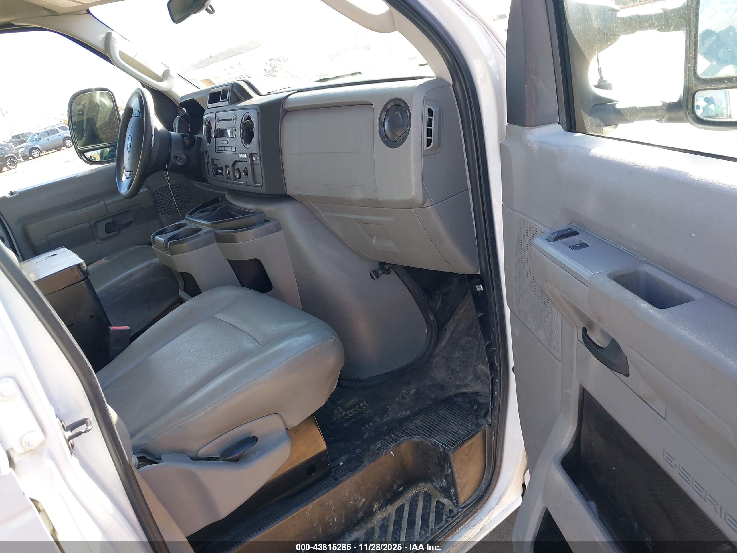 FORD E-150 image 5