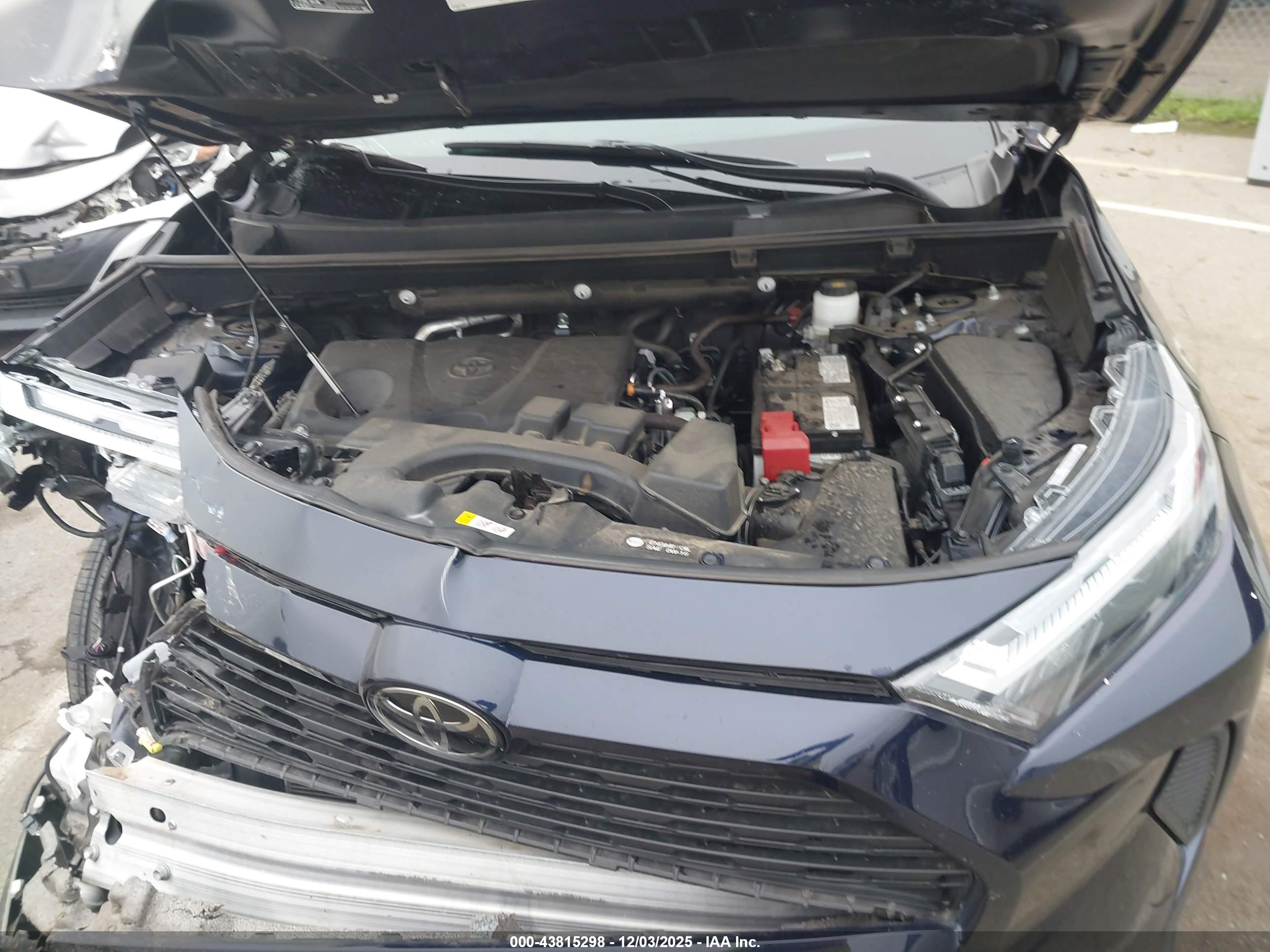 TOYOTA RAV4 image 10