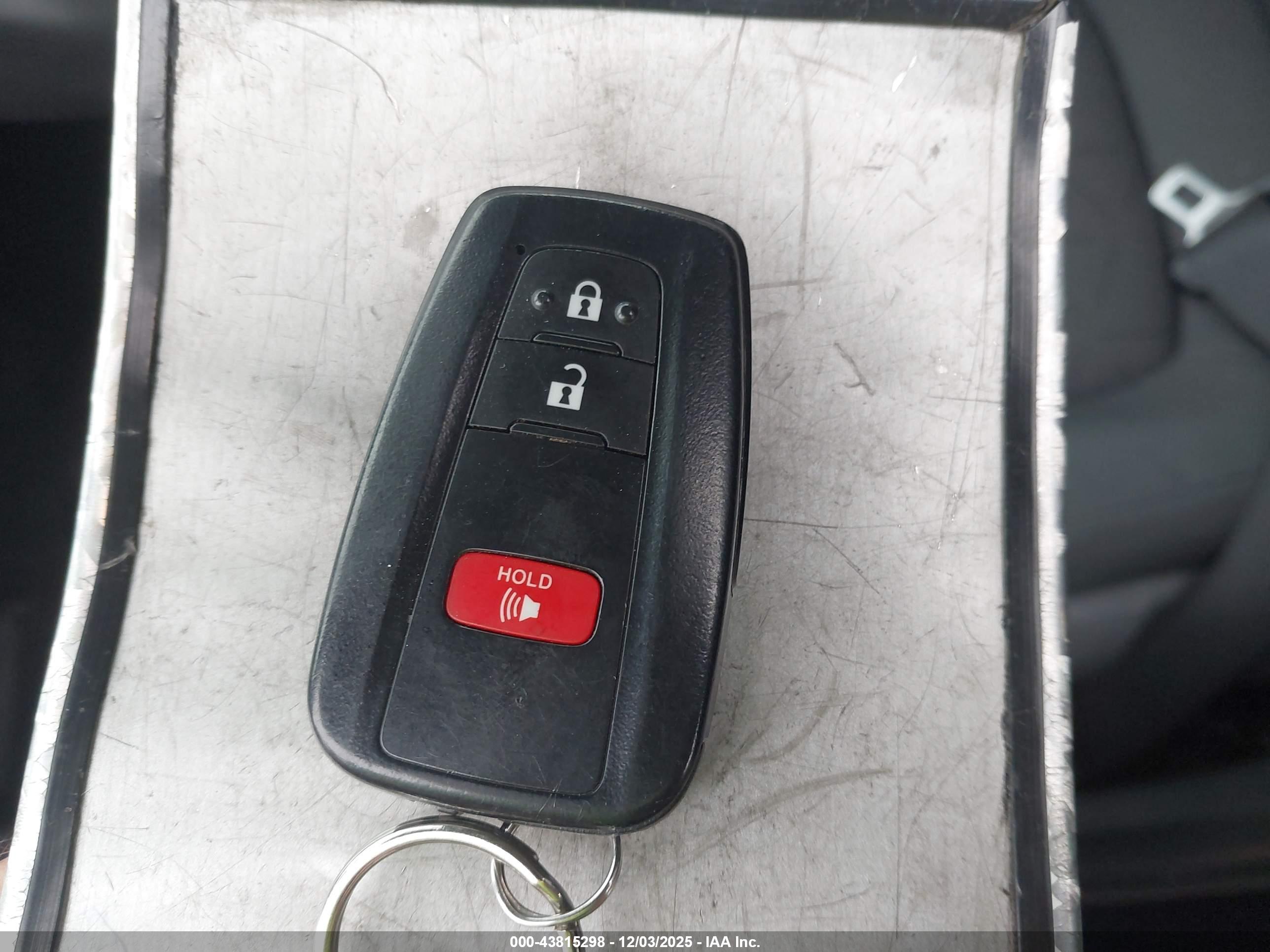 TOYOTA RAV4 image 11