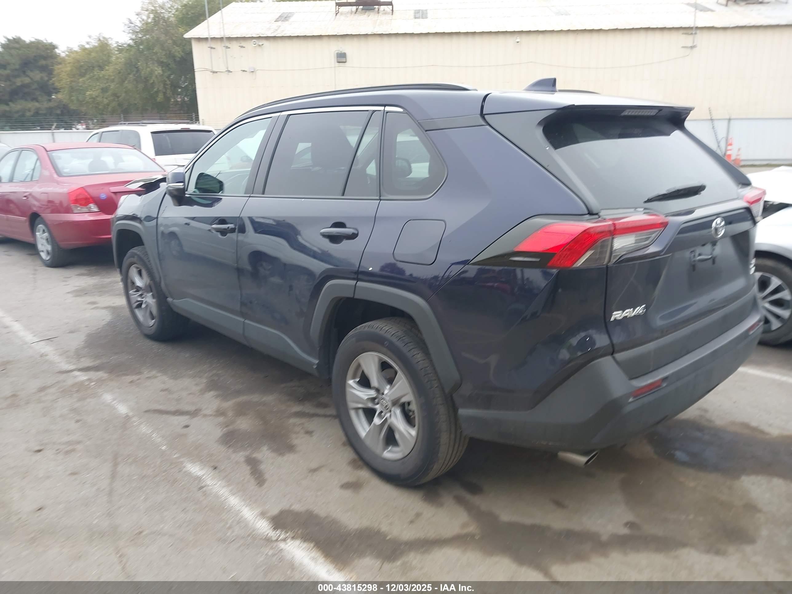 TOYOTA RAV4 image 3