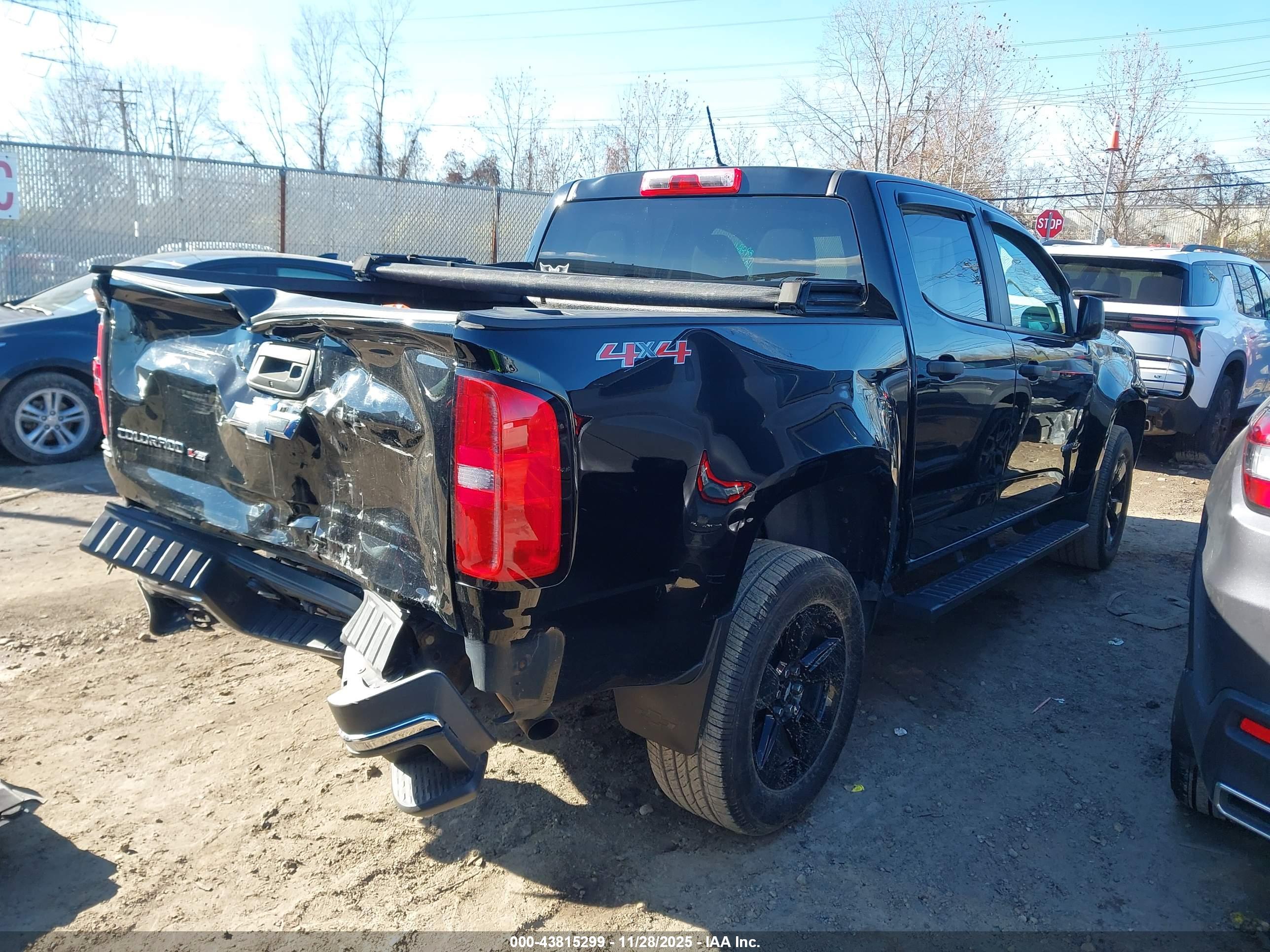 CHEVROLET COLORADO image 4