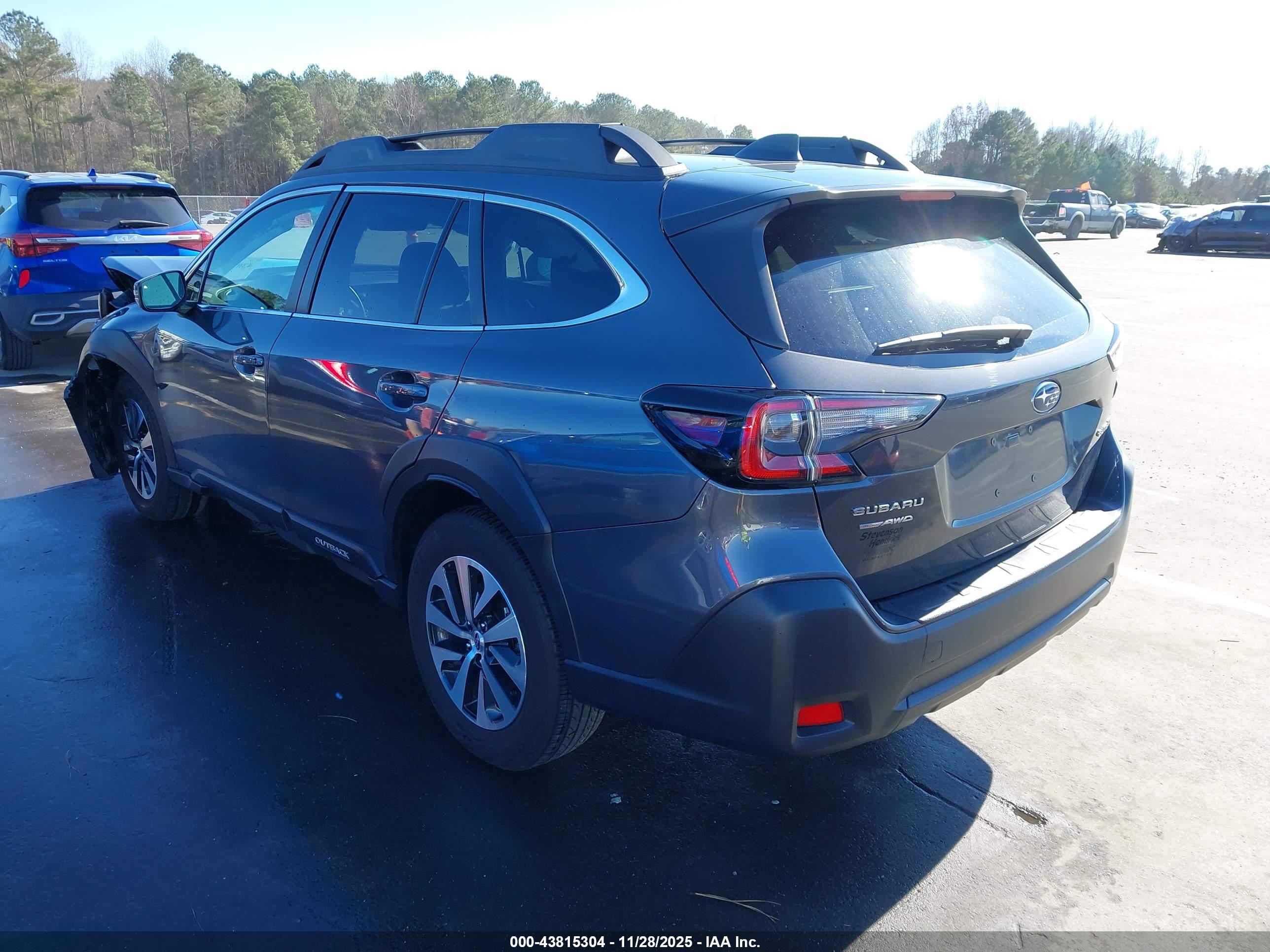 SUBARU OUTBACK image 3