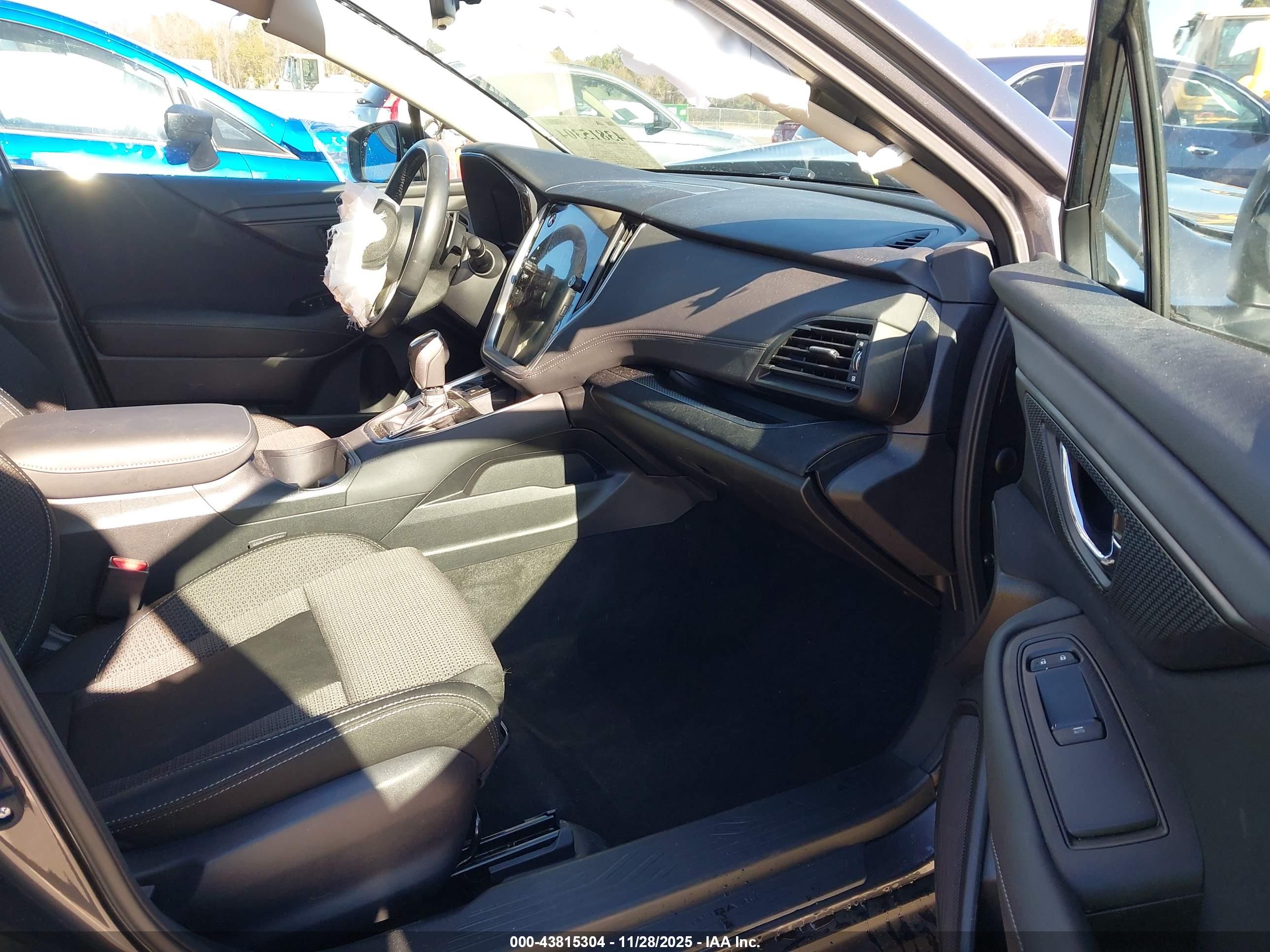 SUBARU OUTBACK image 5
