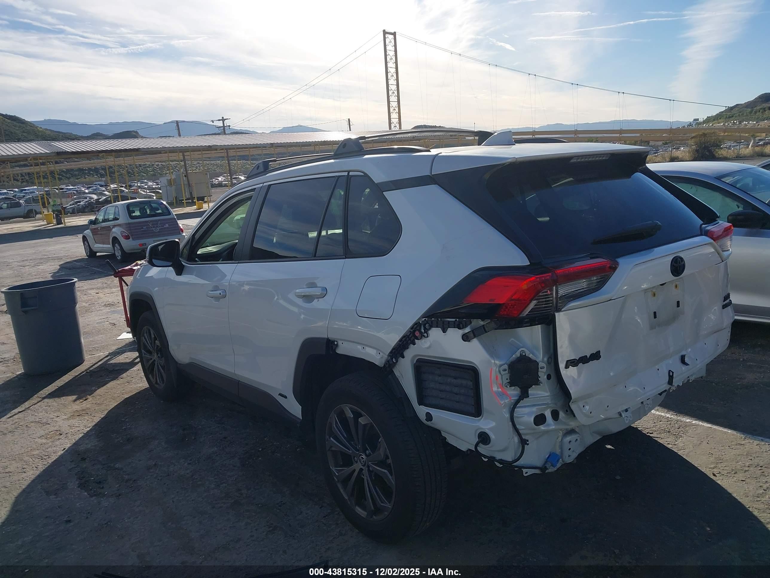TOYOTA RAV4 image 3