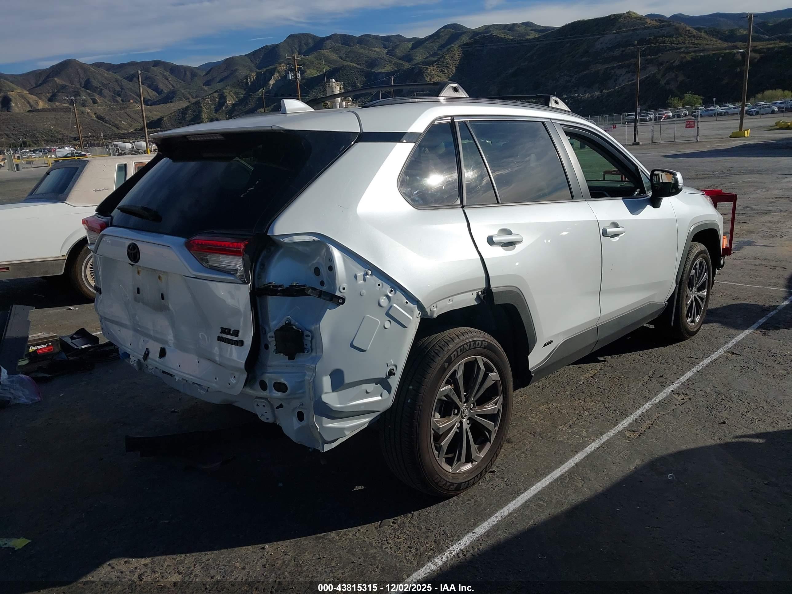 TOYOTA RAV4 image 4