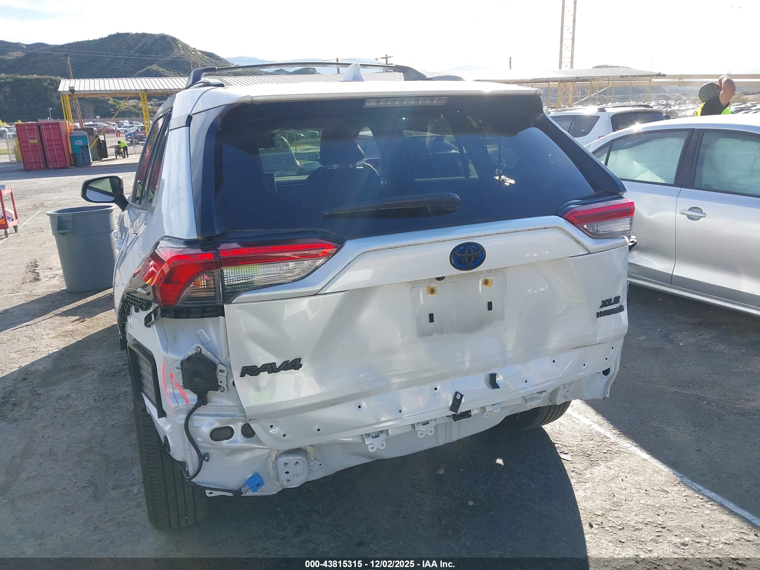 TOYOTA RAV4 image 6
