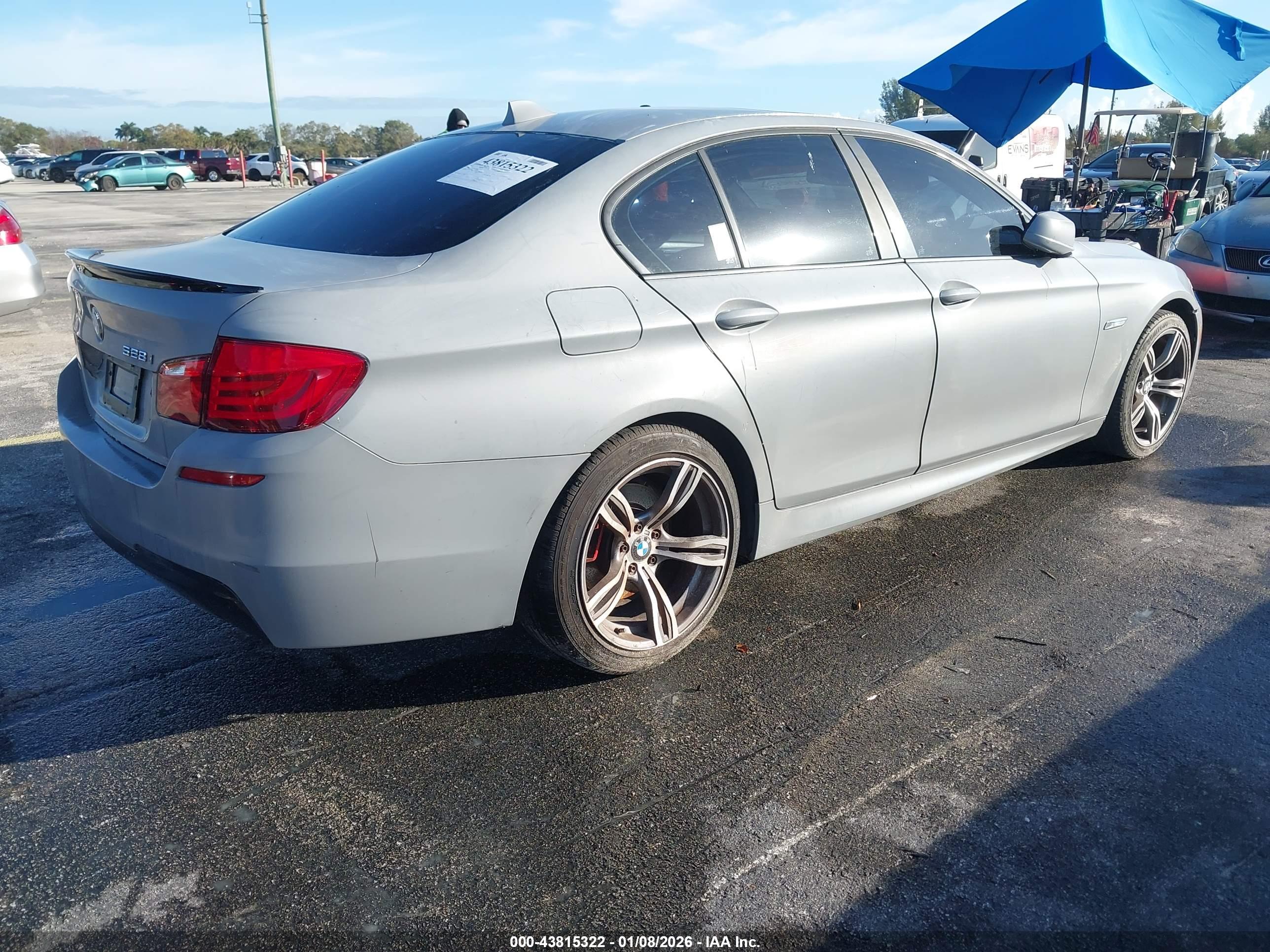 BMW 528I image 4