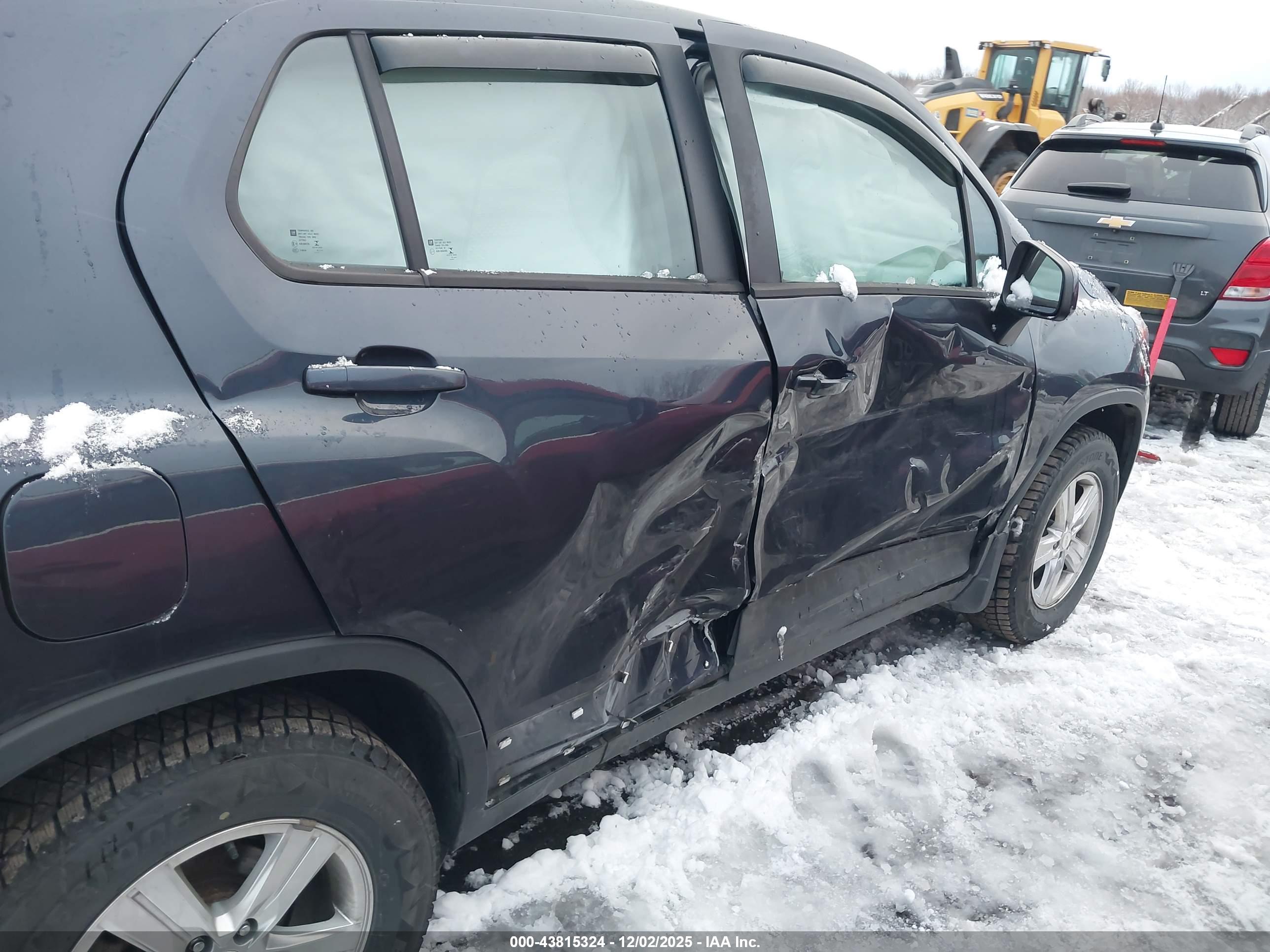 CHEVROLET TRAX image 6
