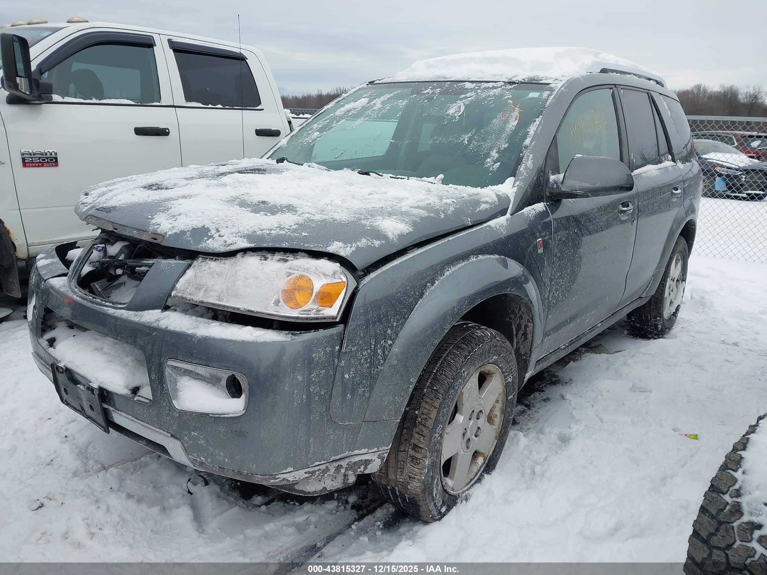 SATURN VUE image 2