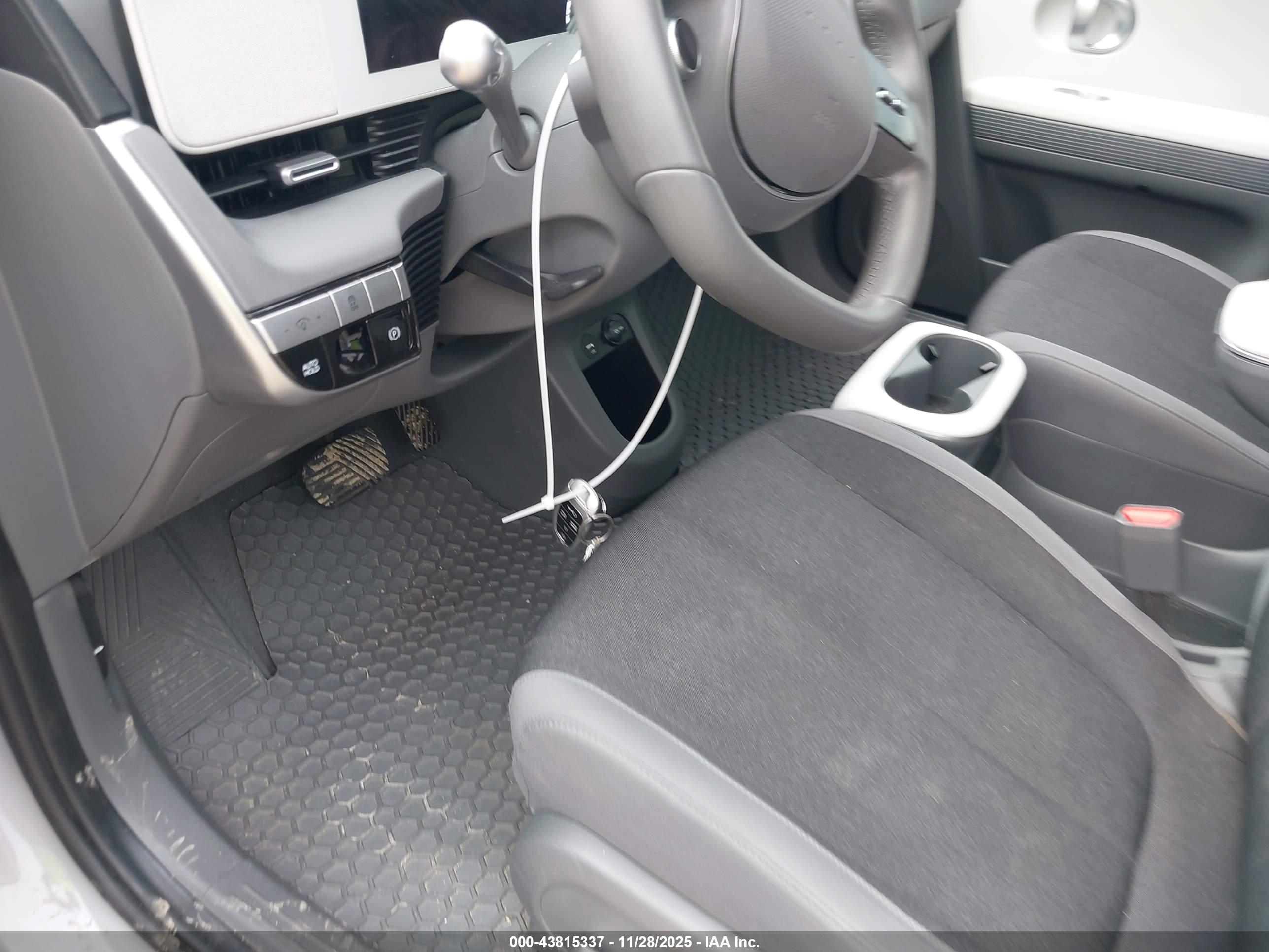 HYUNDAI IONIQ image 11