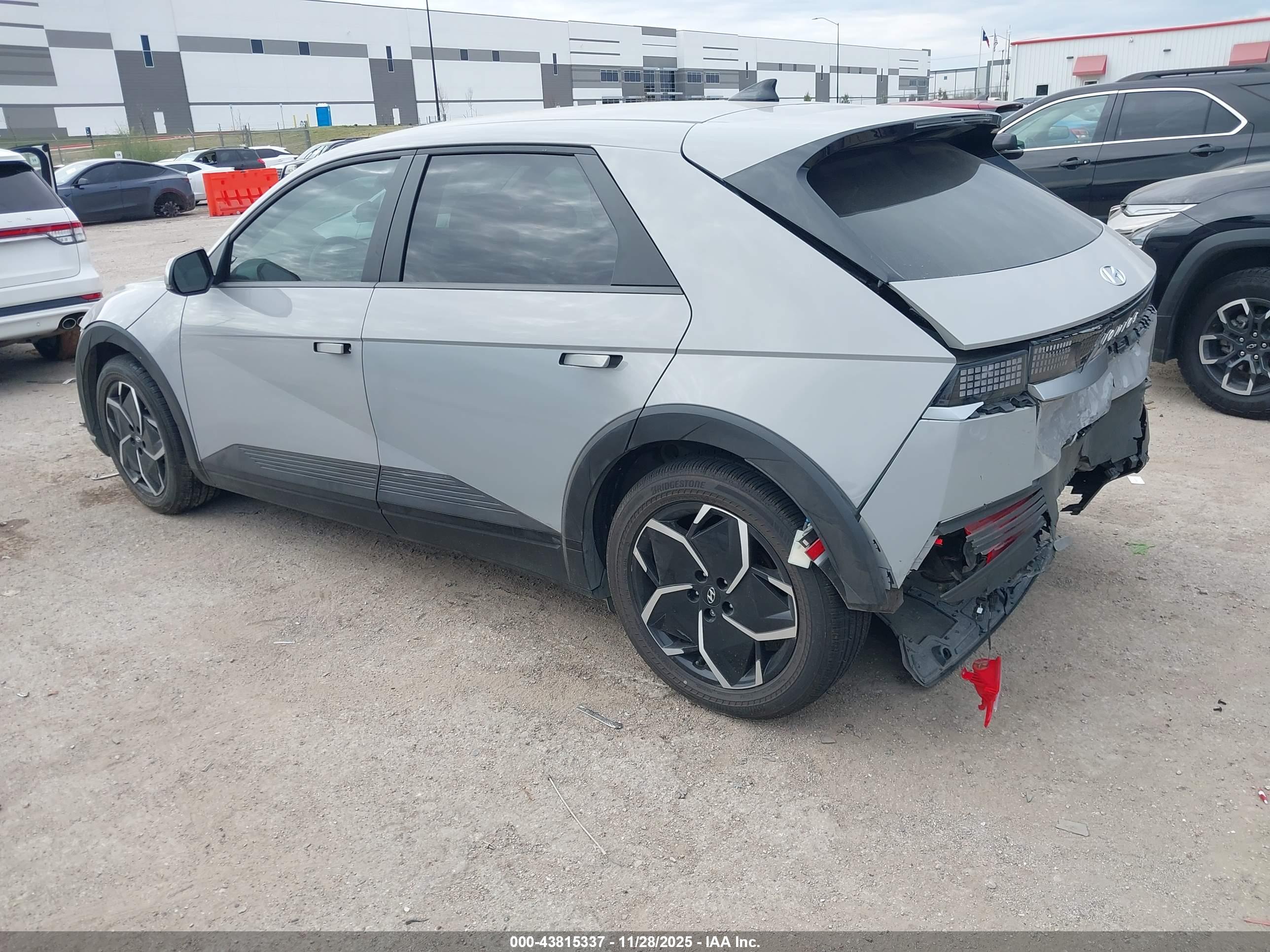 HYUNDAI IONIQ image 3