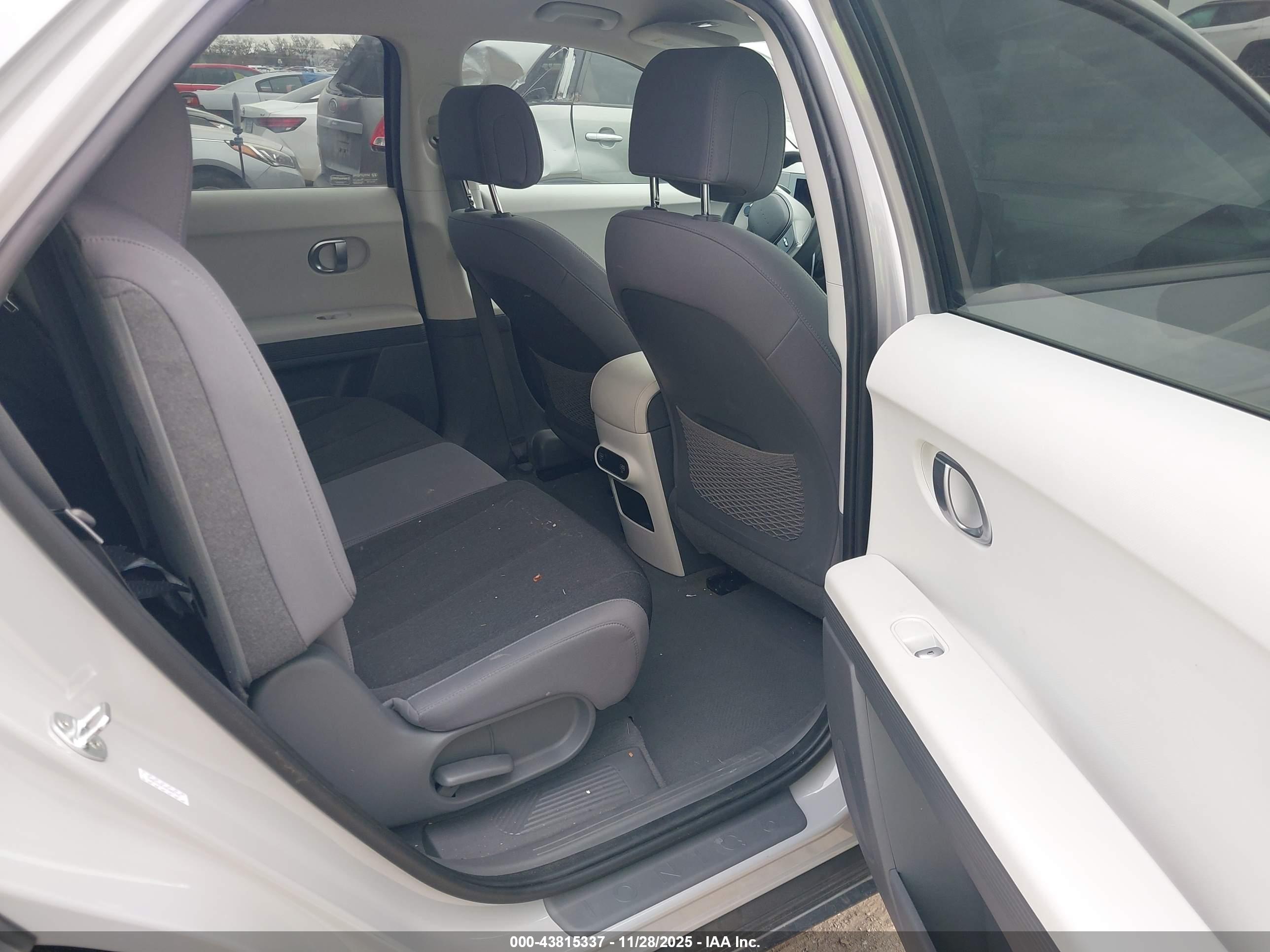 HYUNDAI IONIQ image 8