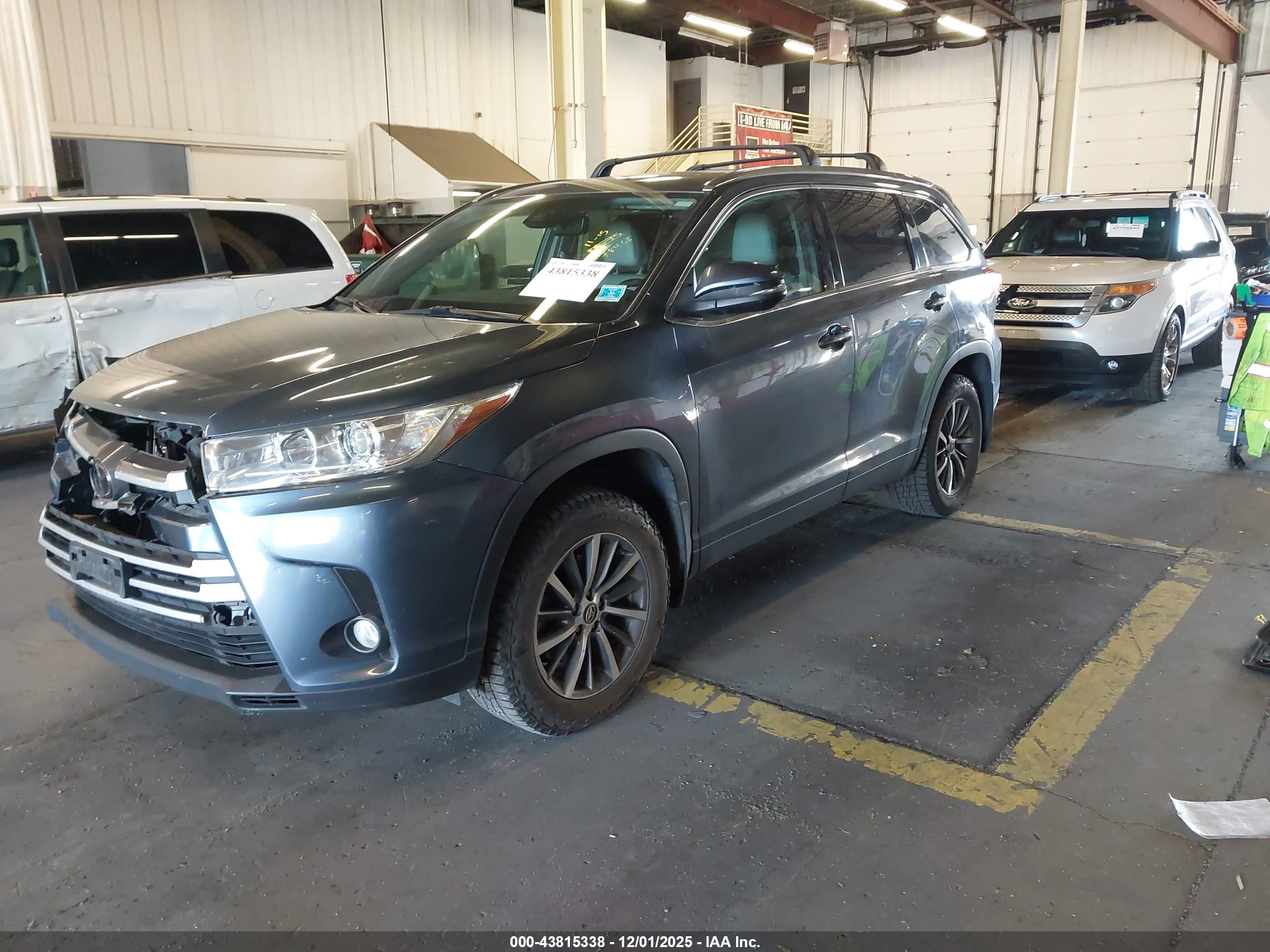 TOYOTA HIGHLANDER image 2