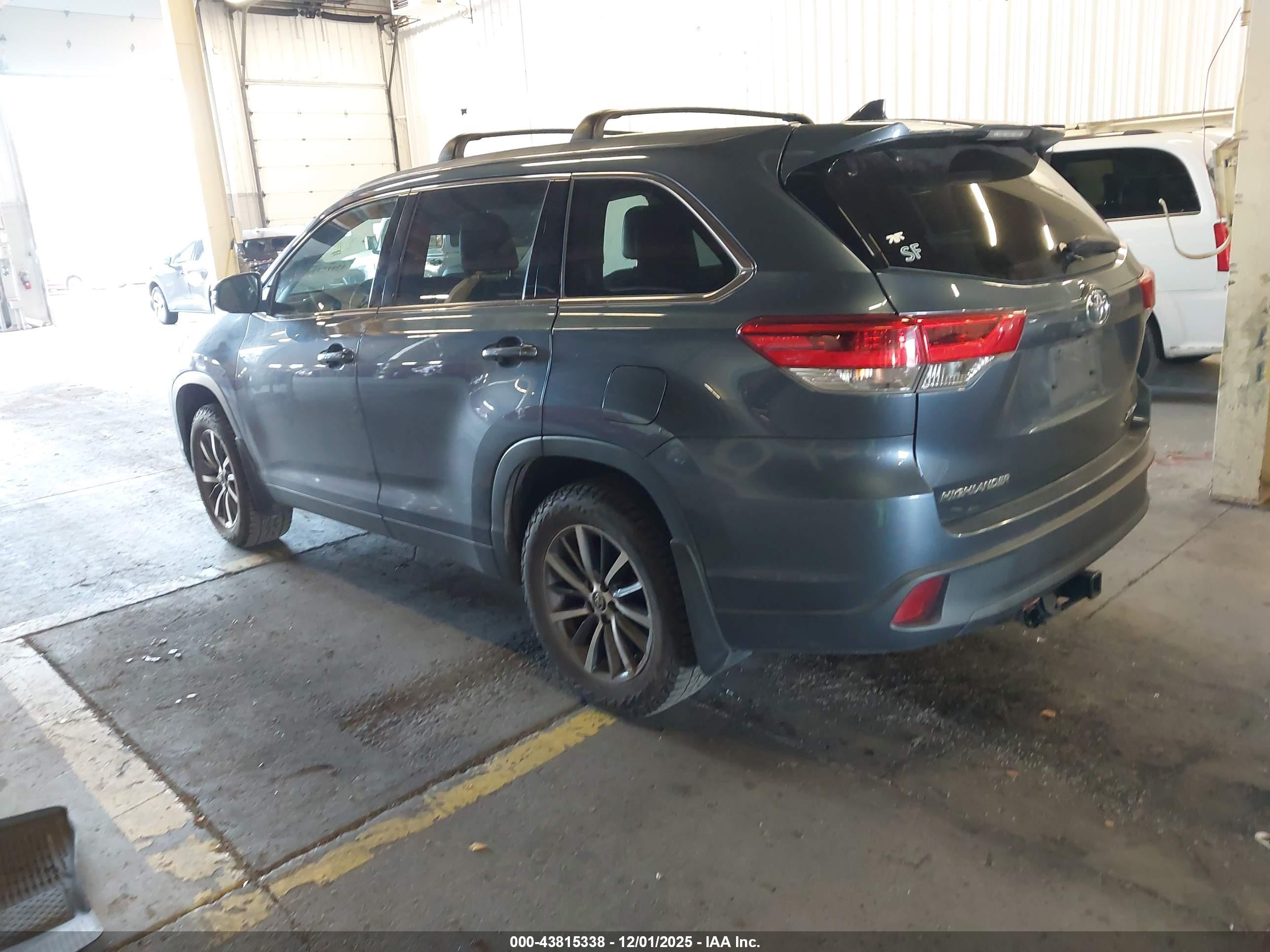 TOYOTA HIGHLANDER image 3