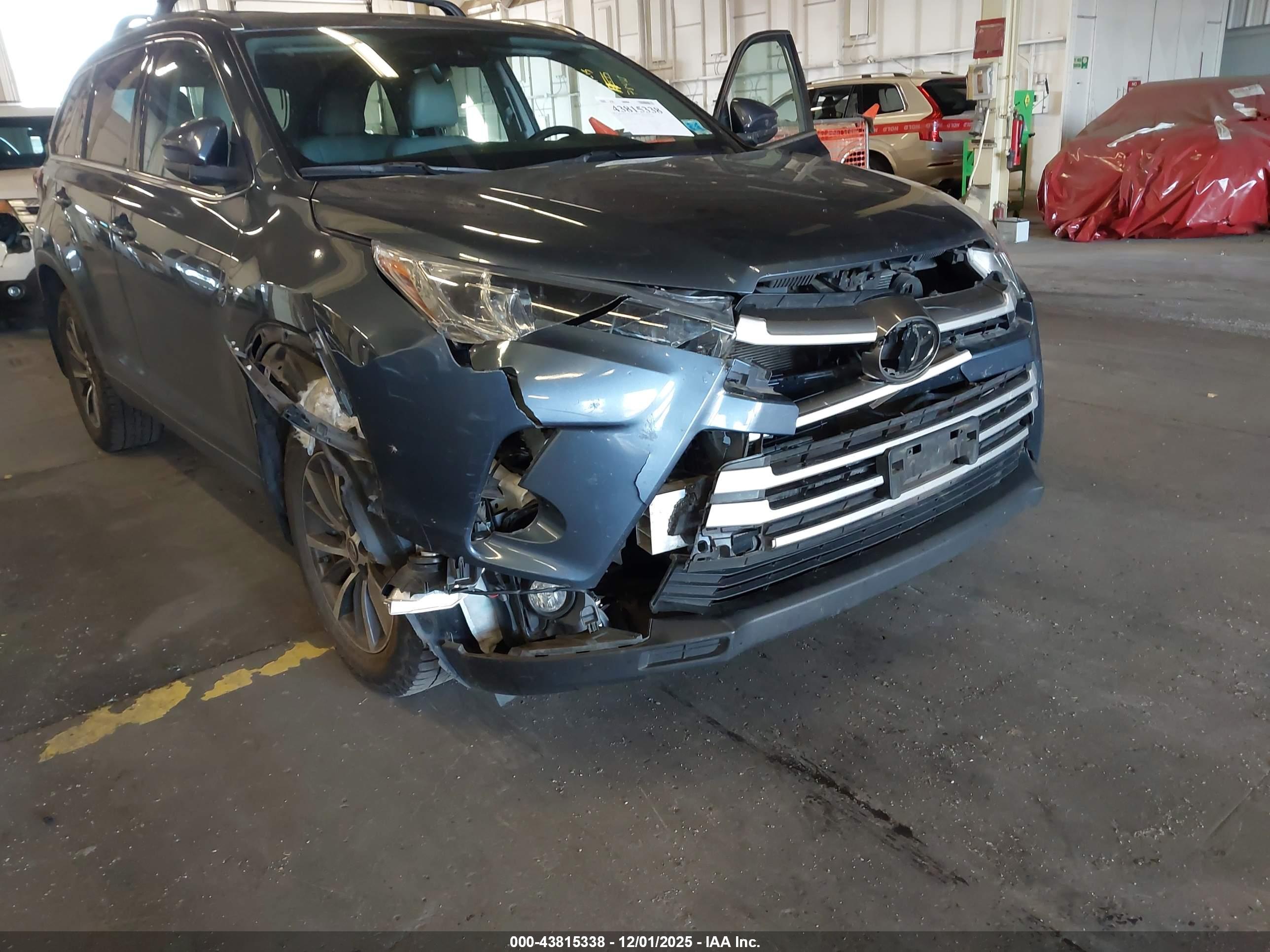 TOYOTA HIGHLANDER image 6