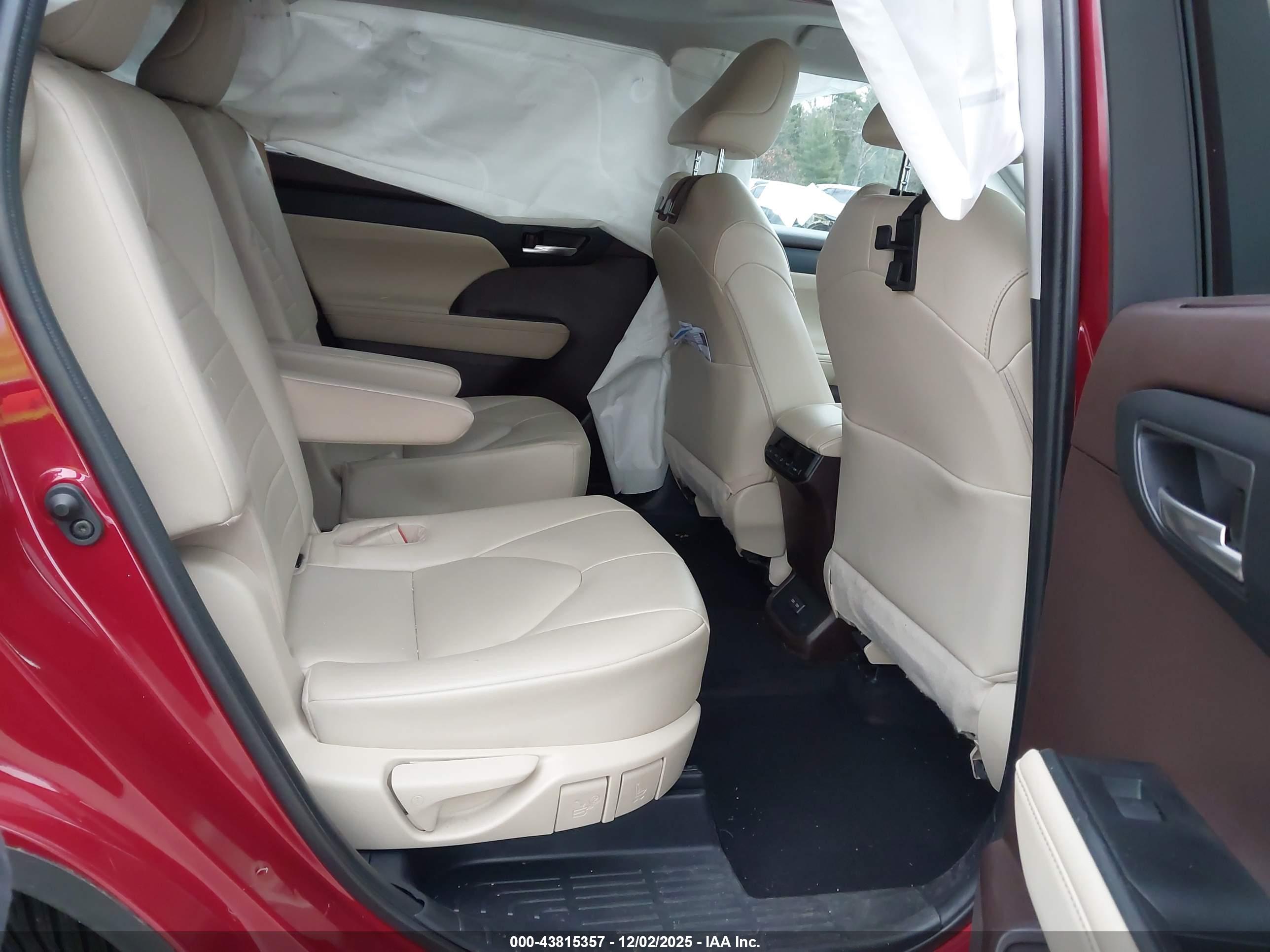 TOYOTA HIGHLANDER image 8
