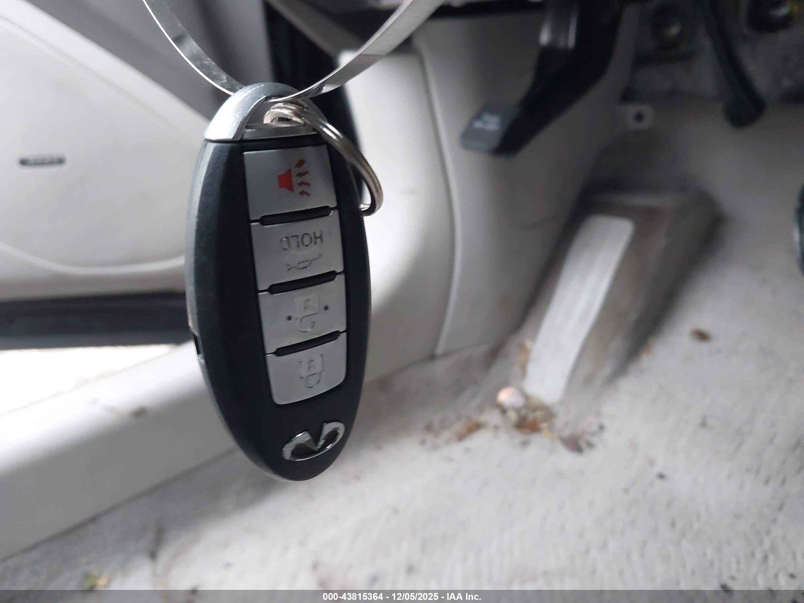 INFINITI G37X image 11