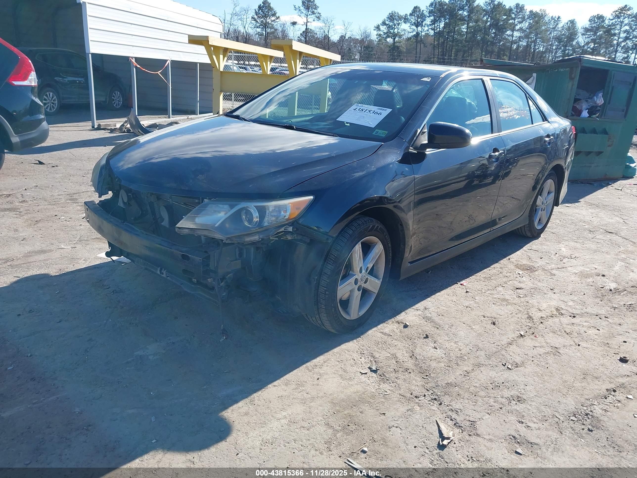 TOYOTA CAMRY image 2