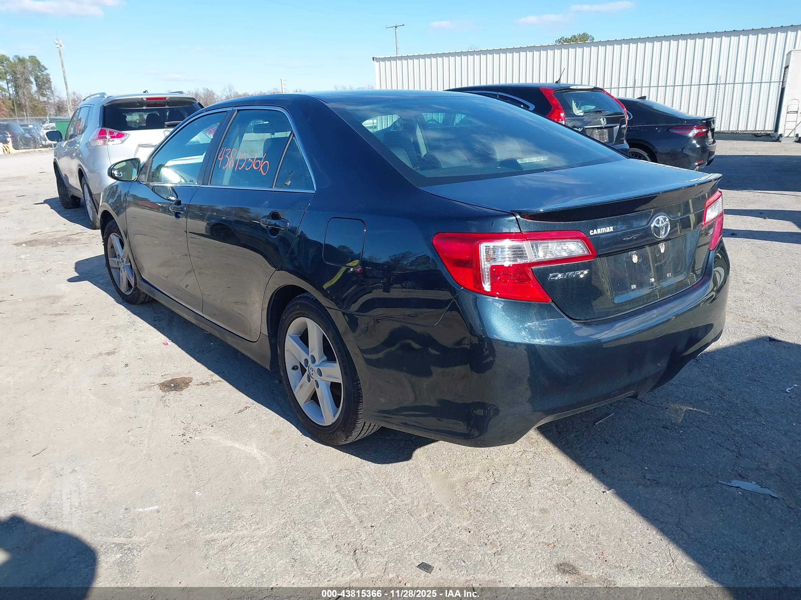 TOYOTA CAMRY image 3