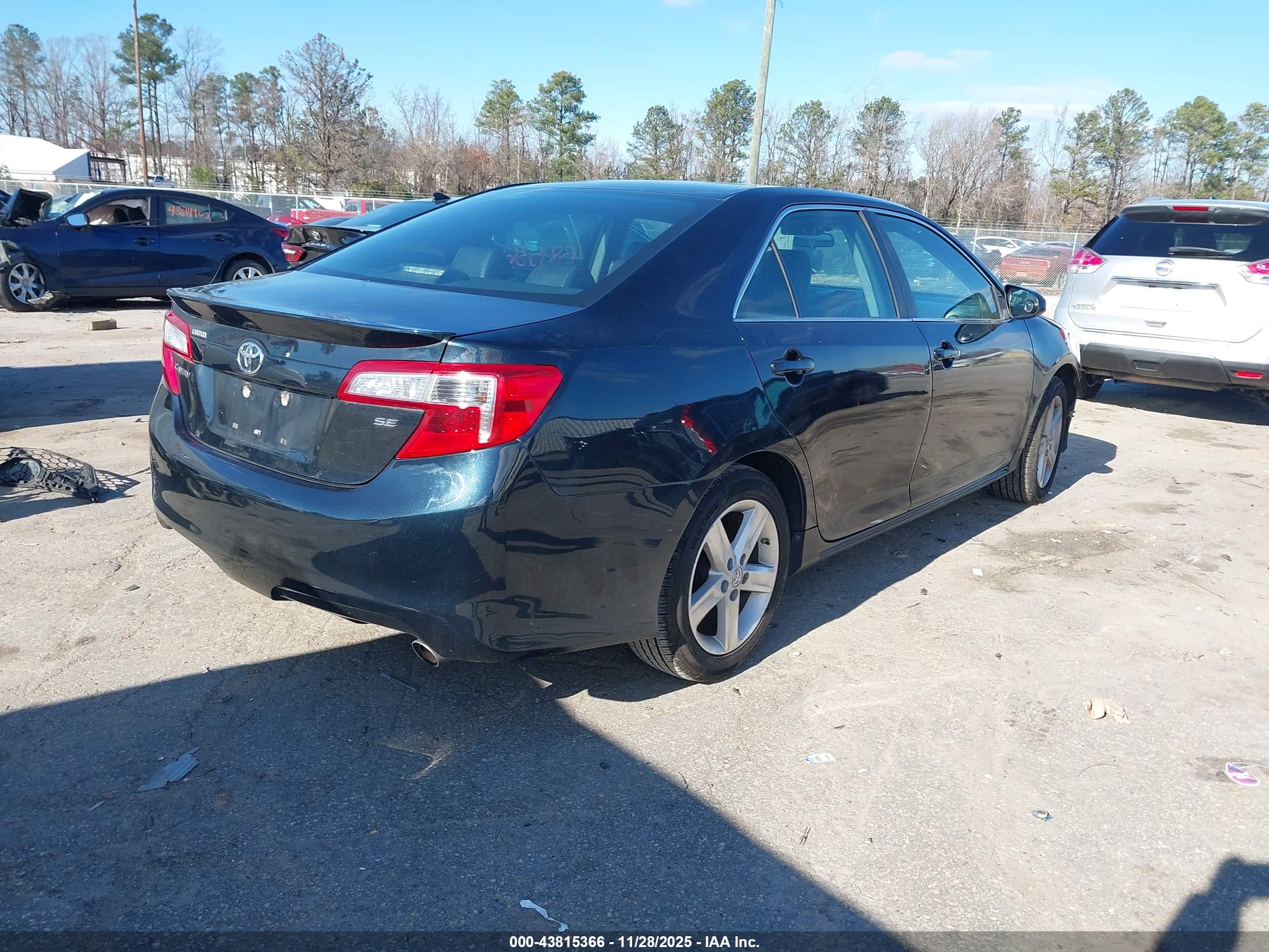 TOYOTA CAMRY image 4