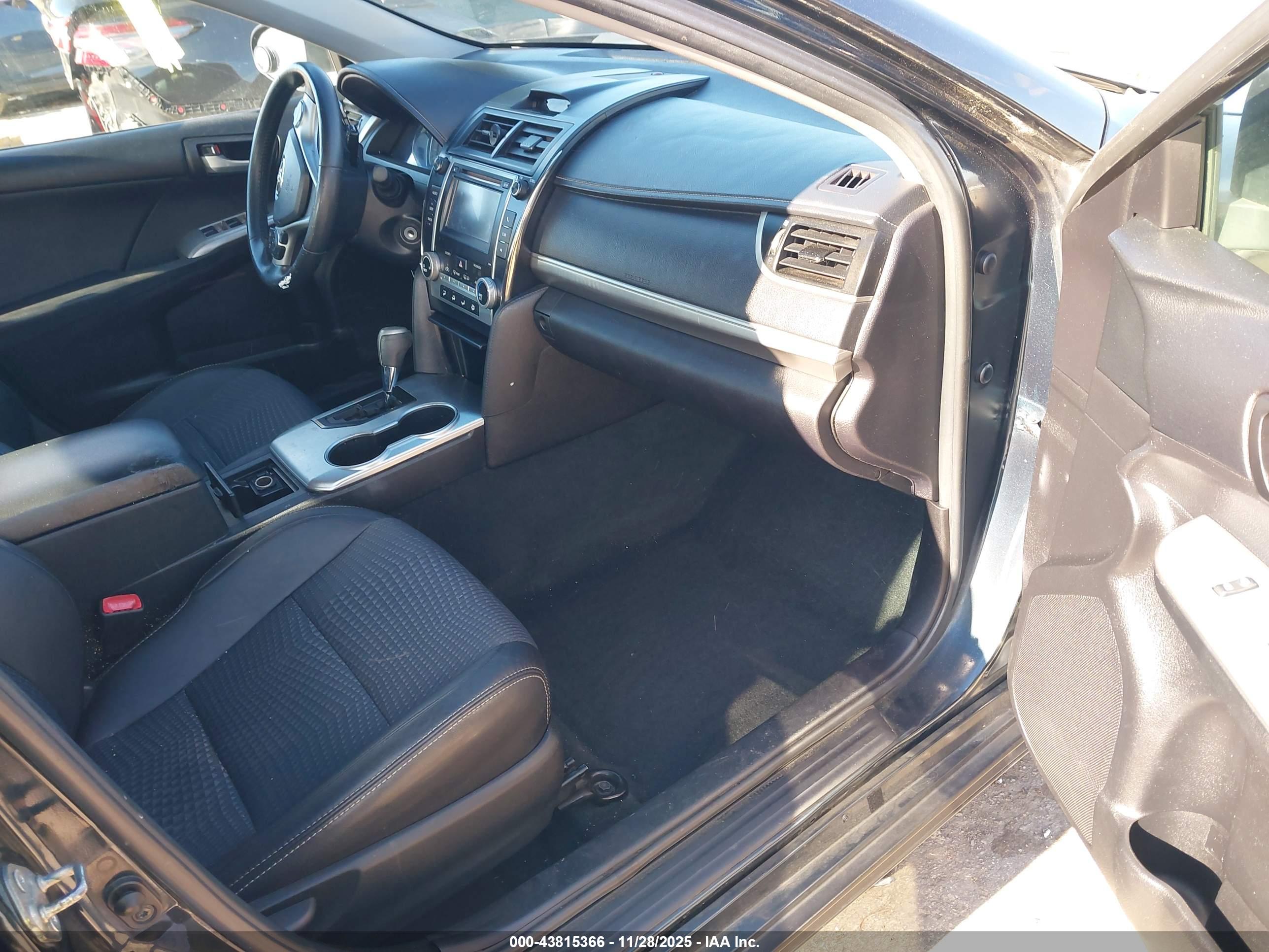 TOYOTA CAMRY image 5