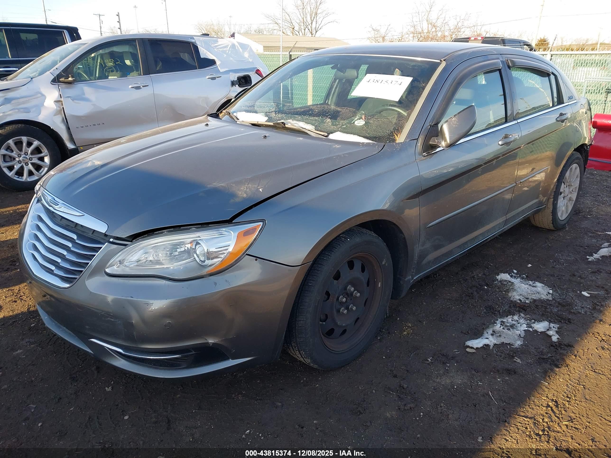CHRYSLER 200 image 2