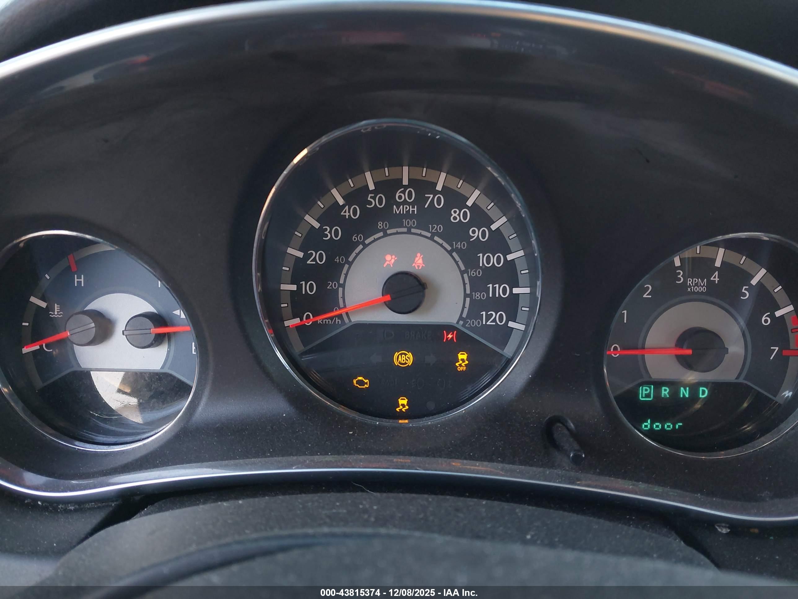 CHRYSLER 200 image 7
