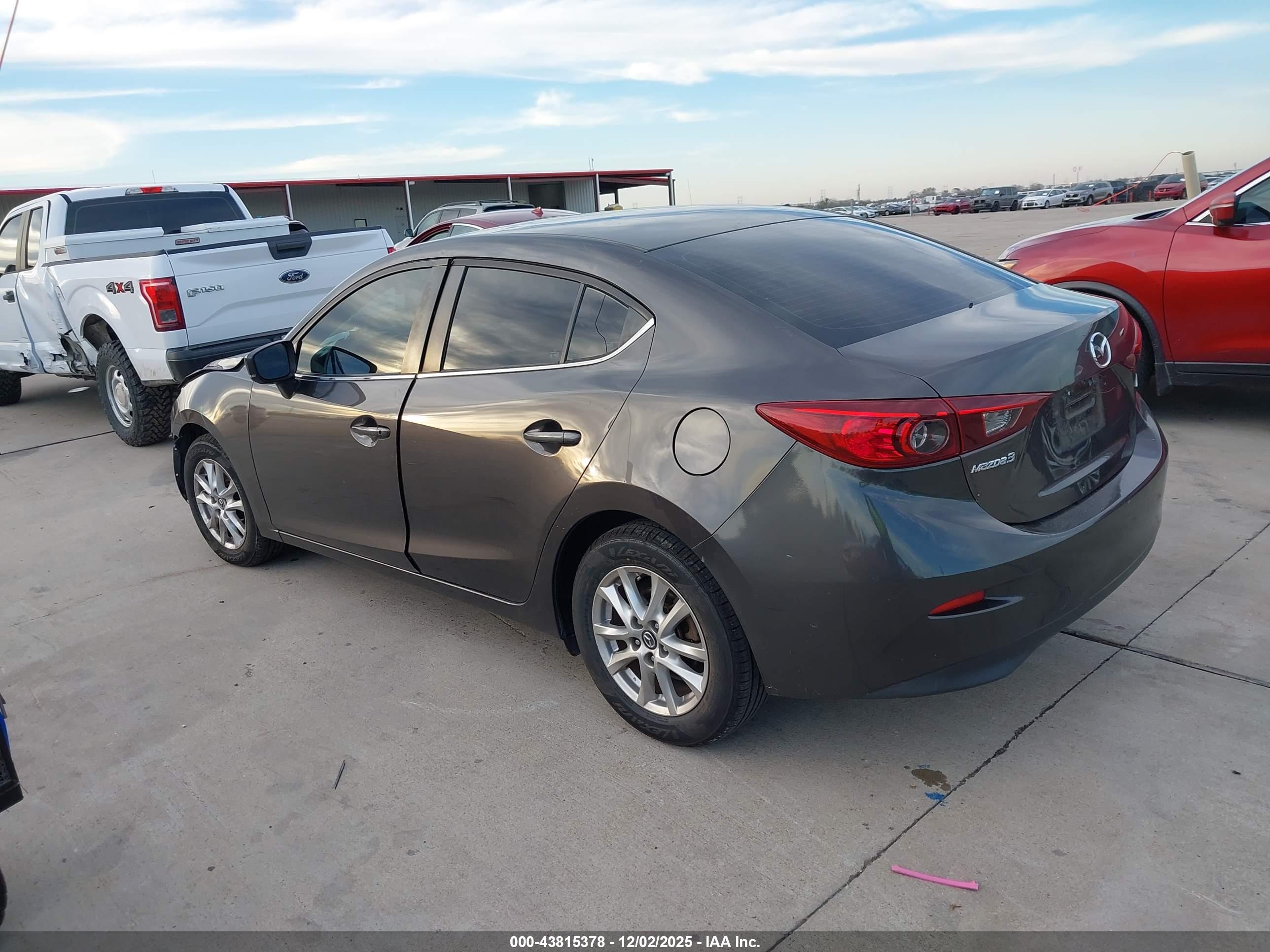MAZDA MAZDA3 image 3