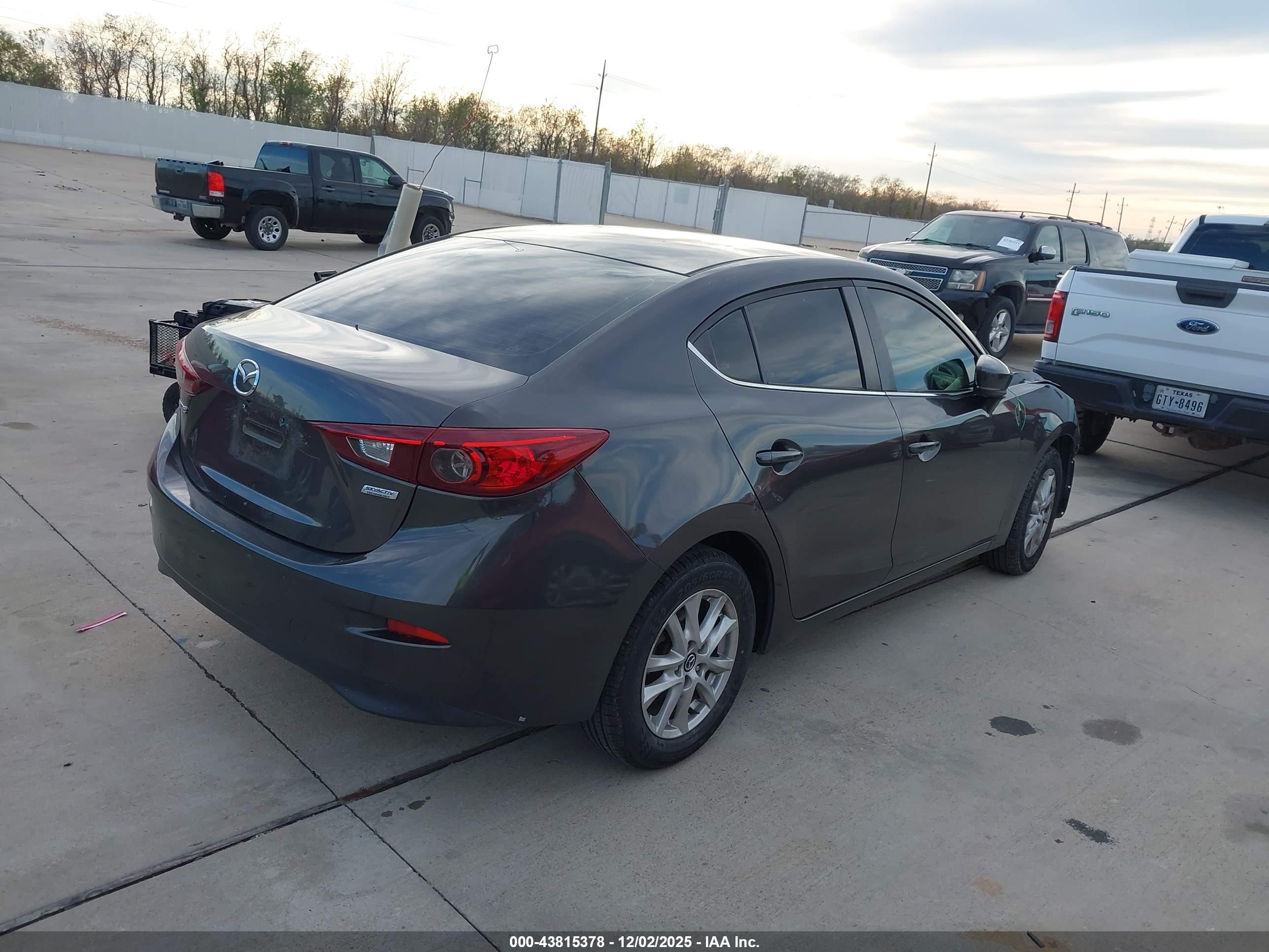MAZDA MAZDA3 image 4