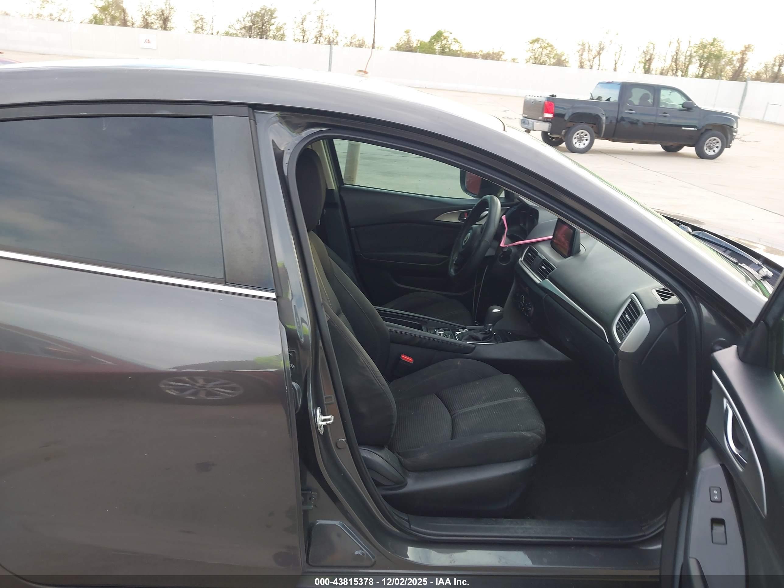 MAZDA MAZDA3 image 5