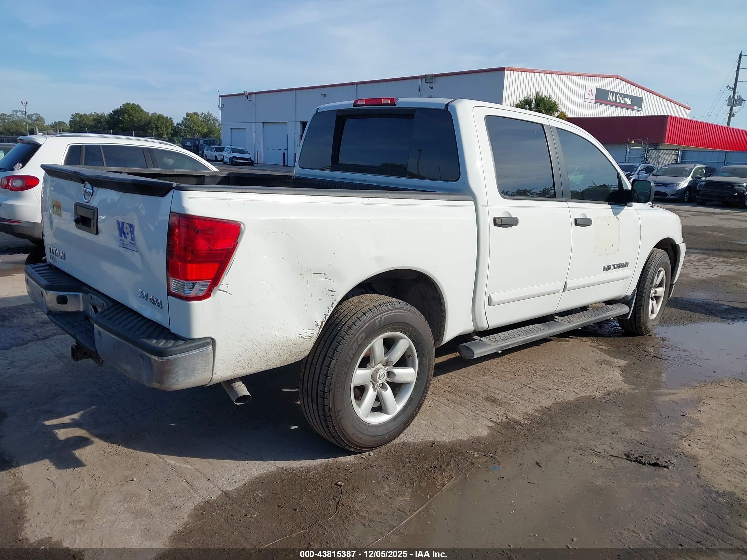 NISSAN TITAN image 4