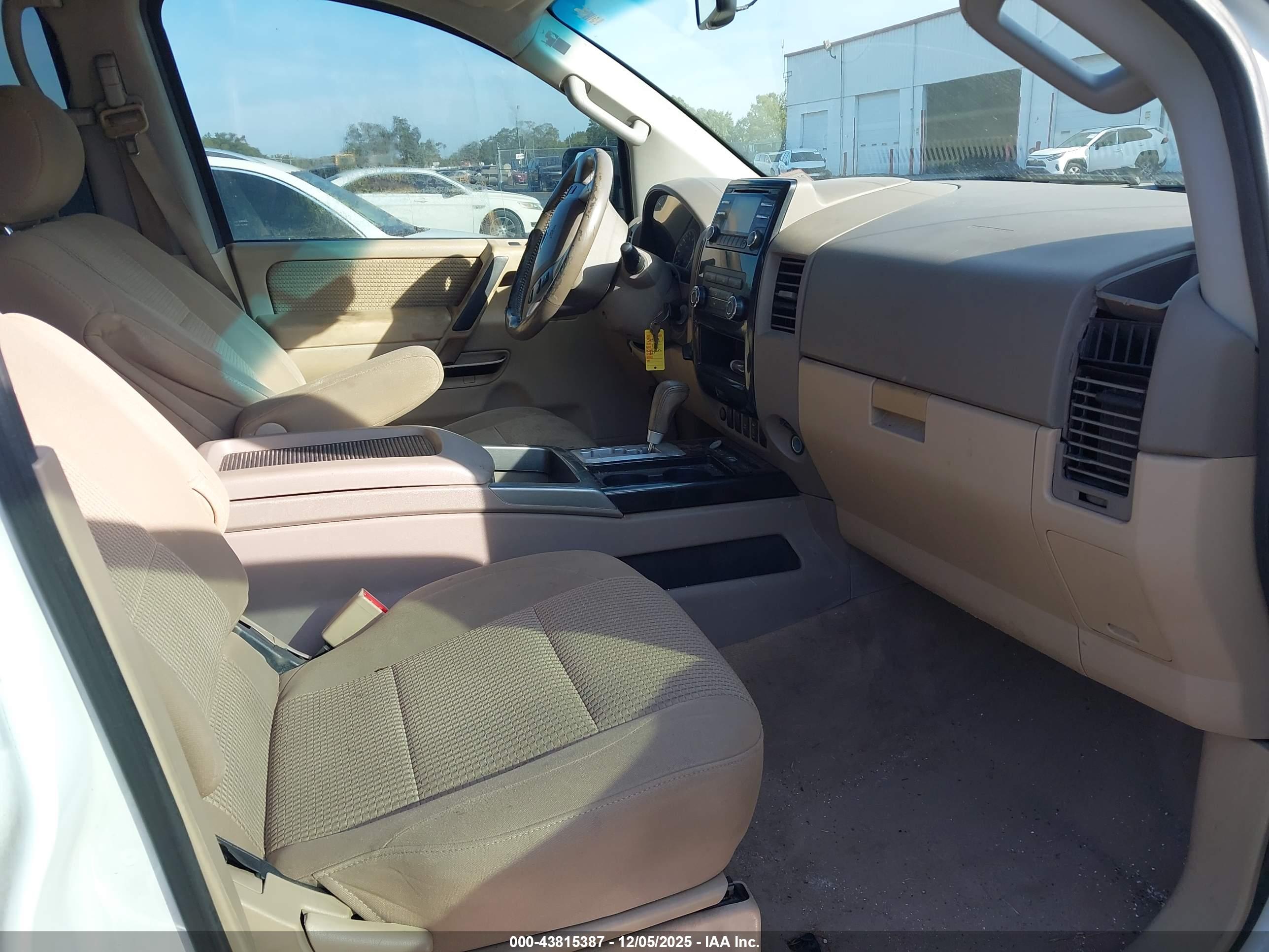 NISSAN TITAN image 5