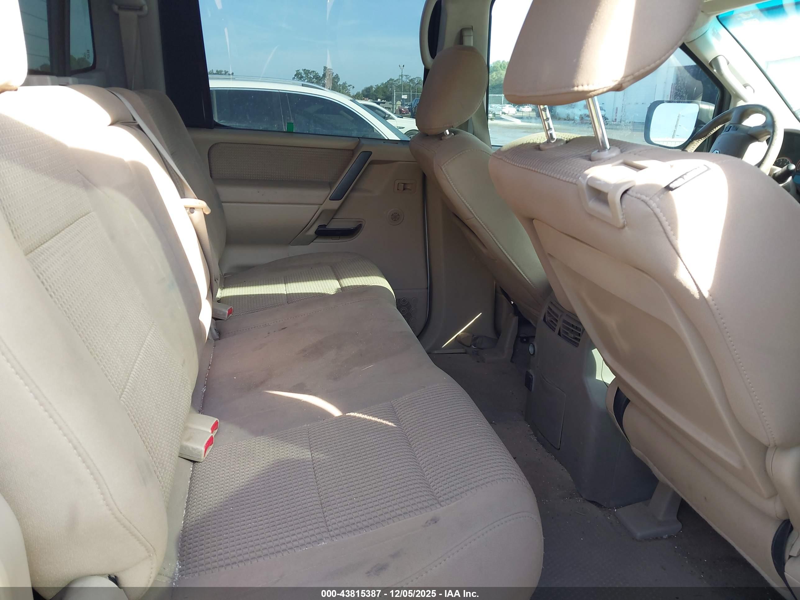 NISSAN TITAN image 8