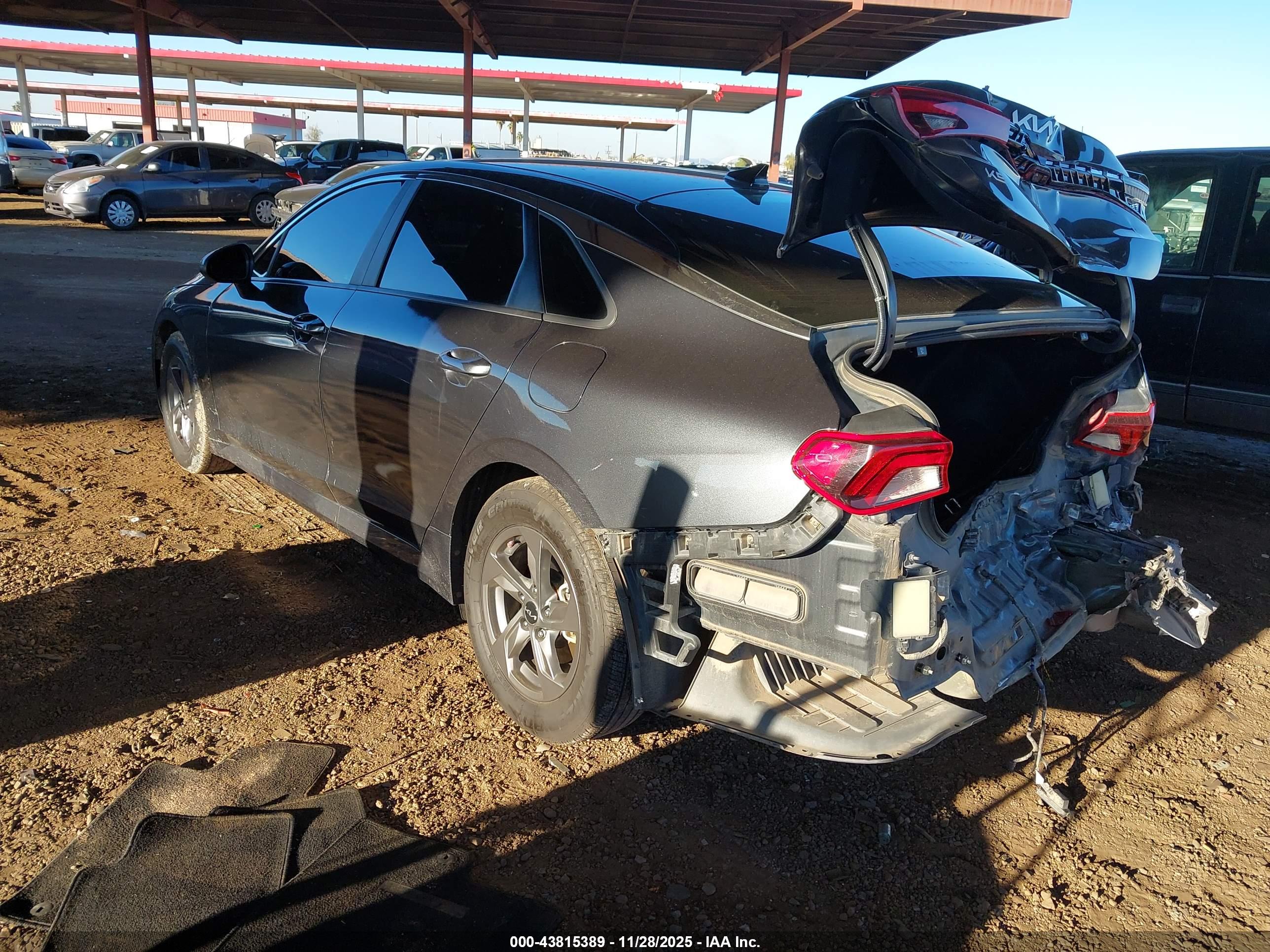 KIA K5 image 3