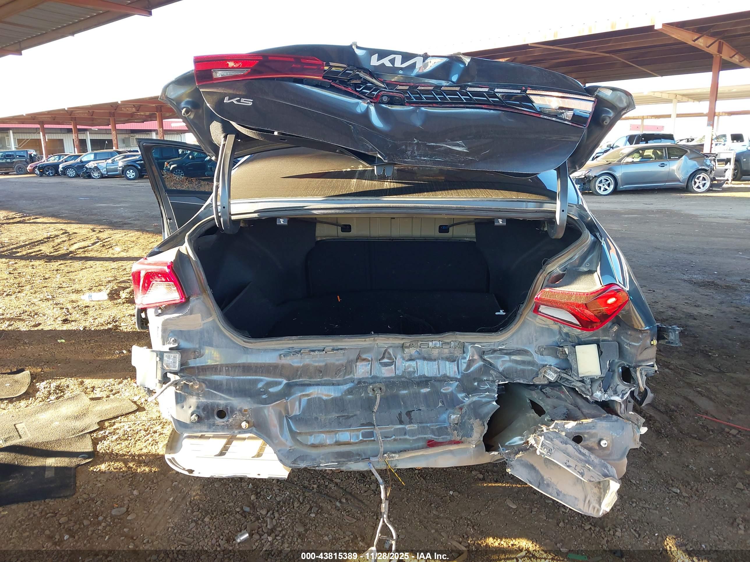 KIA K5 image 6