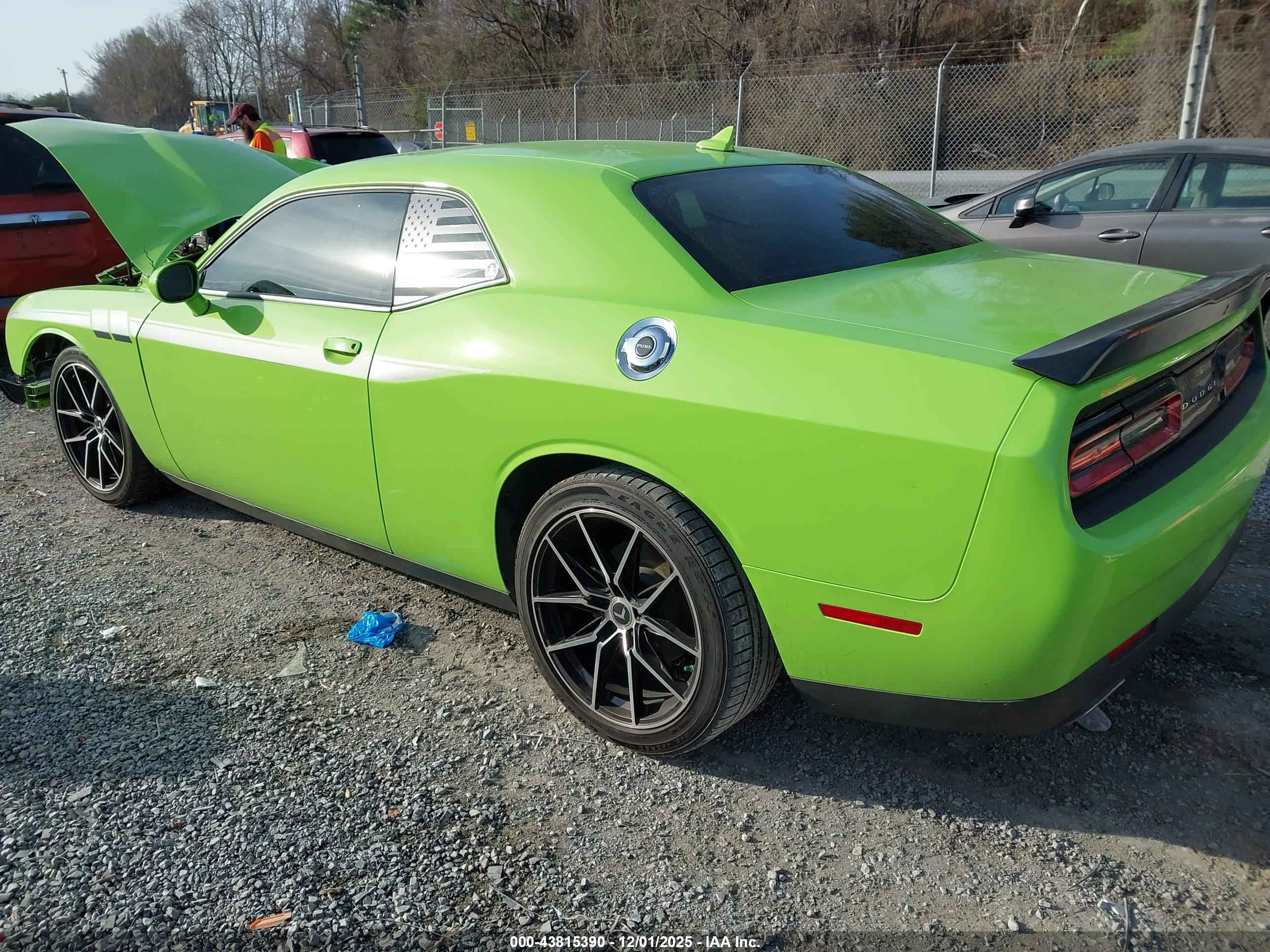 DODGE CHALLENGER image 3