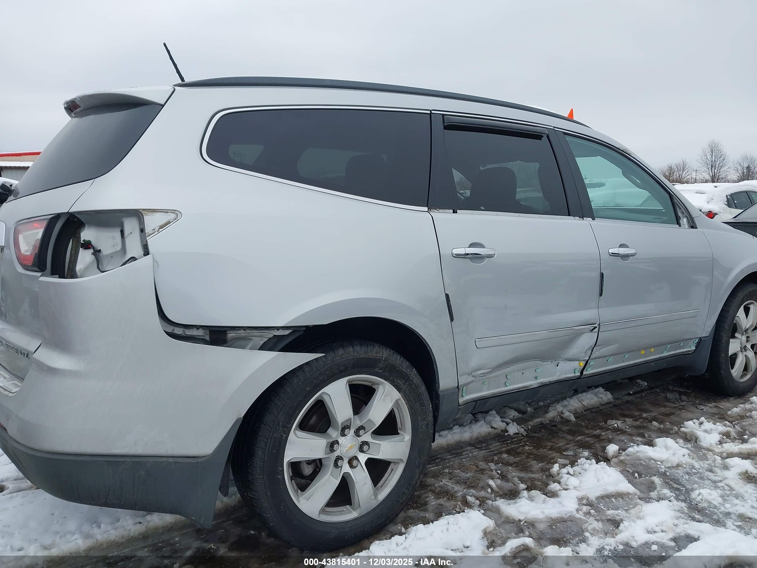 CHEVROLET TRAVERSE image 6