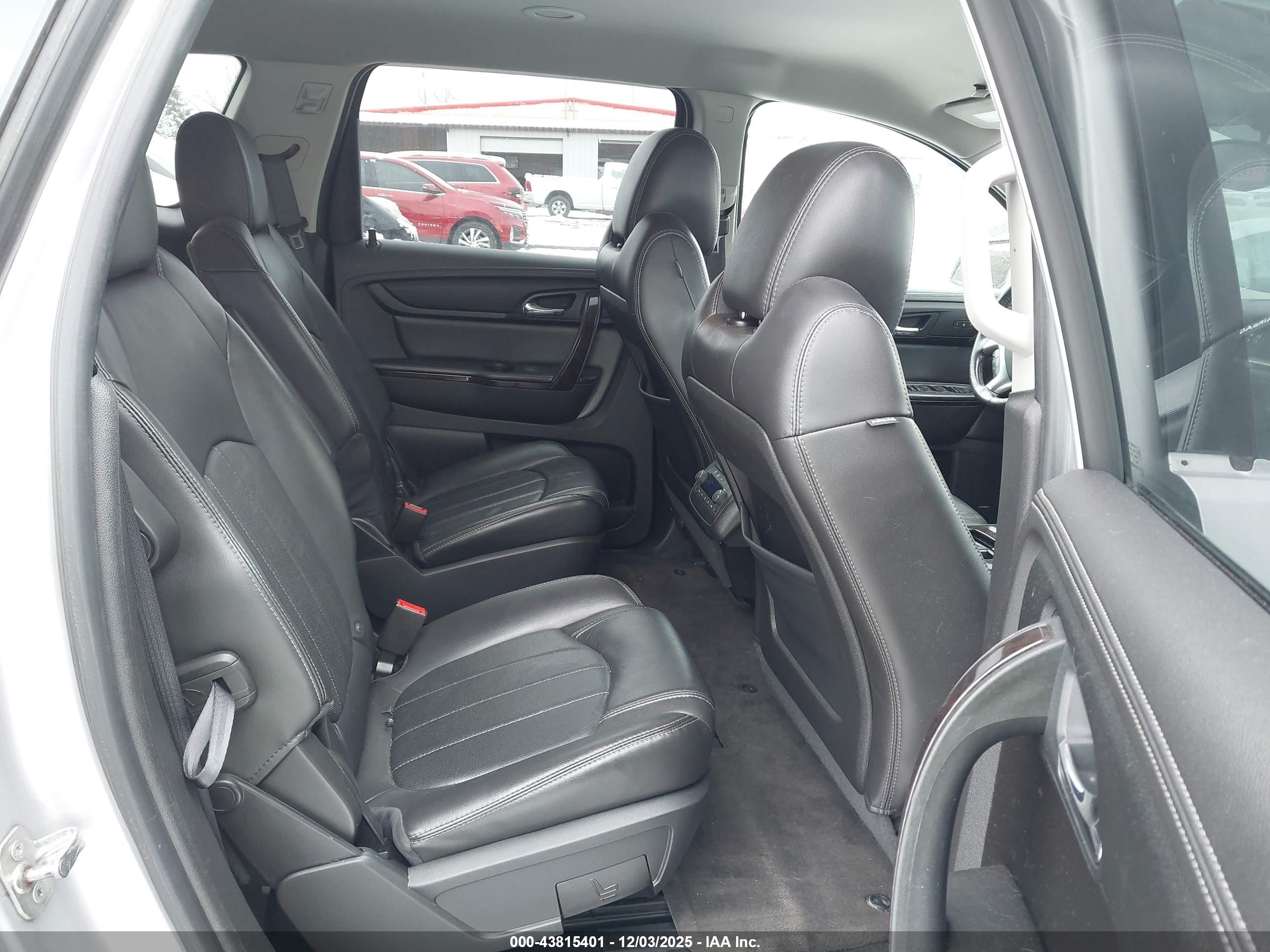CHEVROLET TRAVERSE image 8