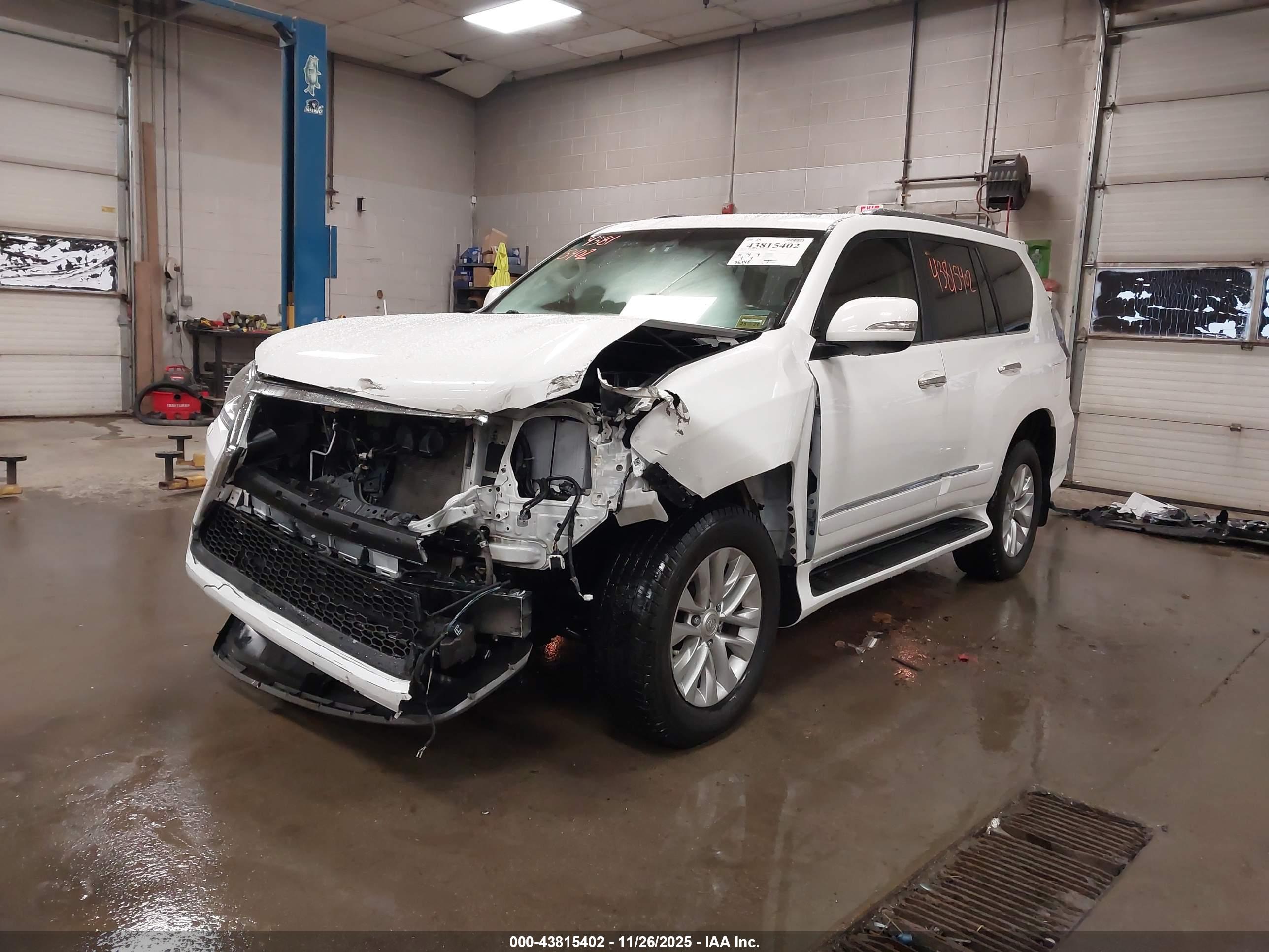 LEXUS GX image 2