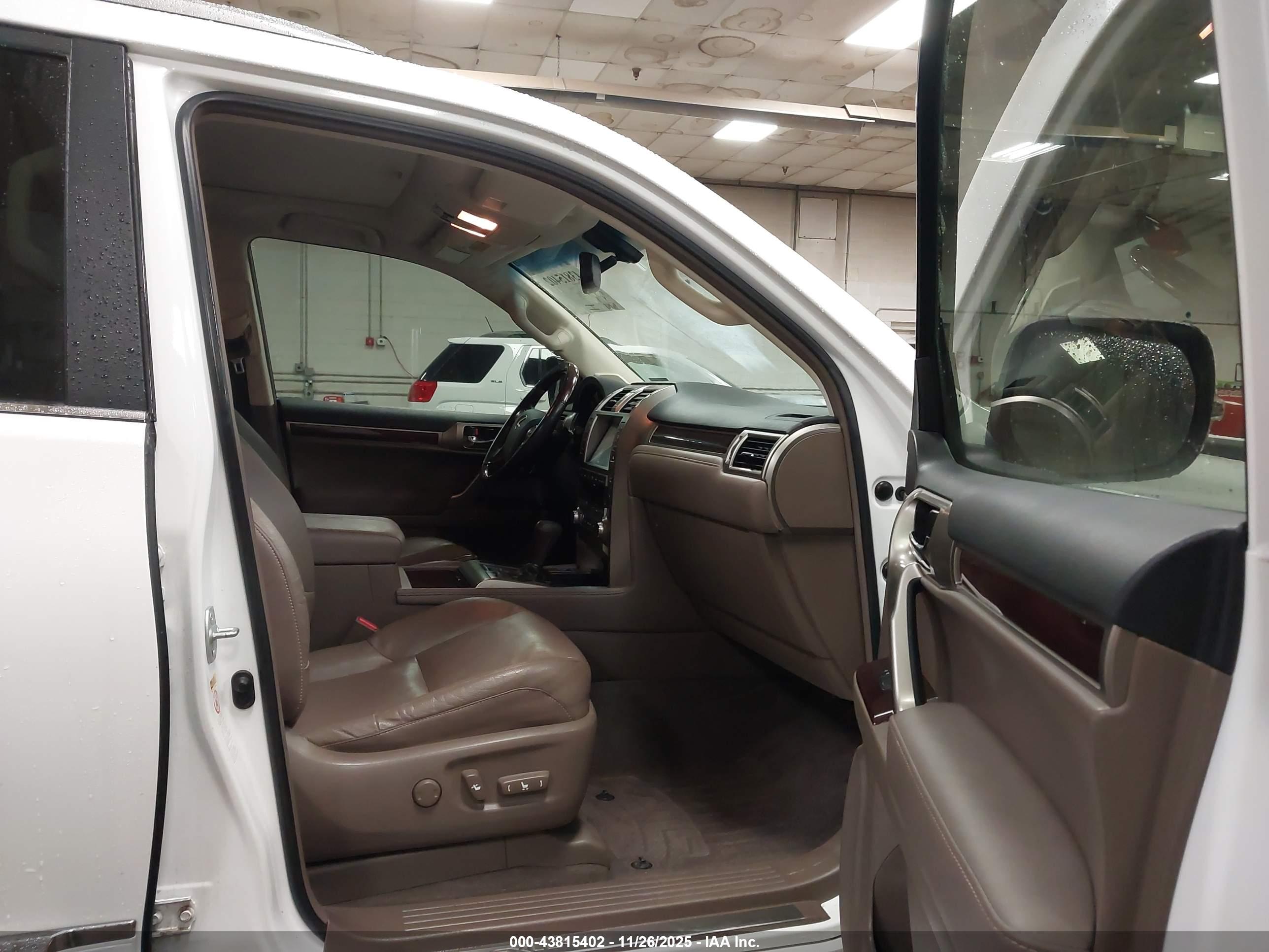 LEXUS GX image 5