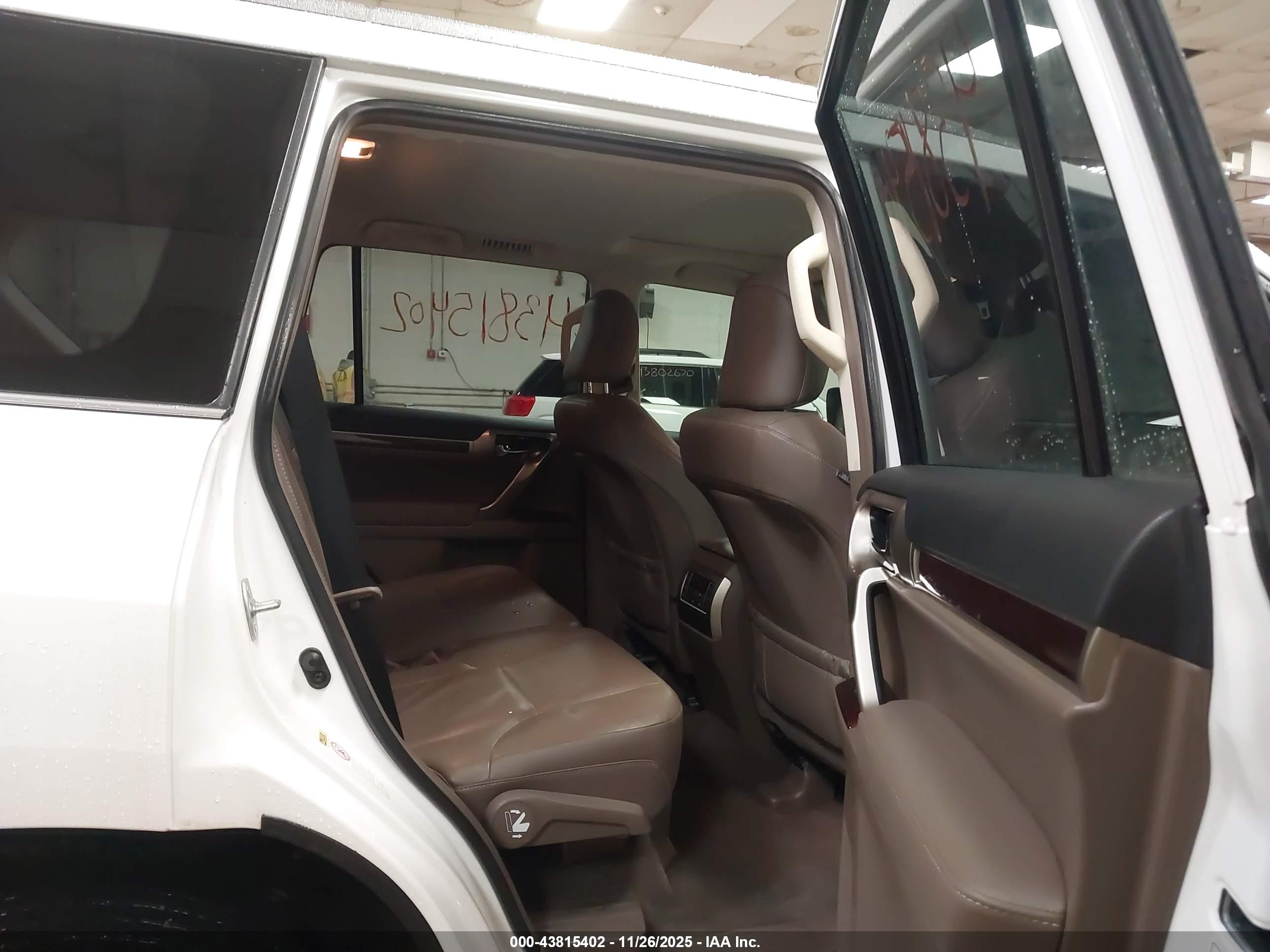 LEXUS GX image 8