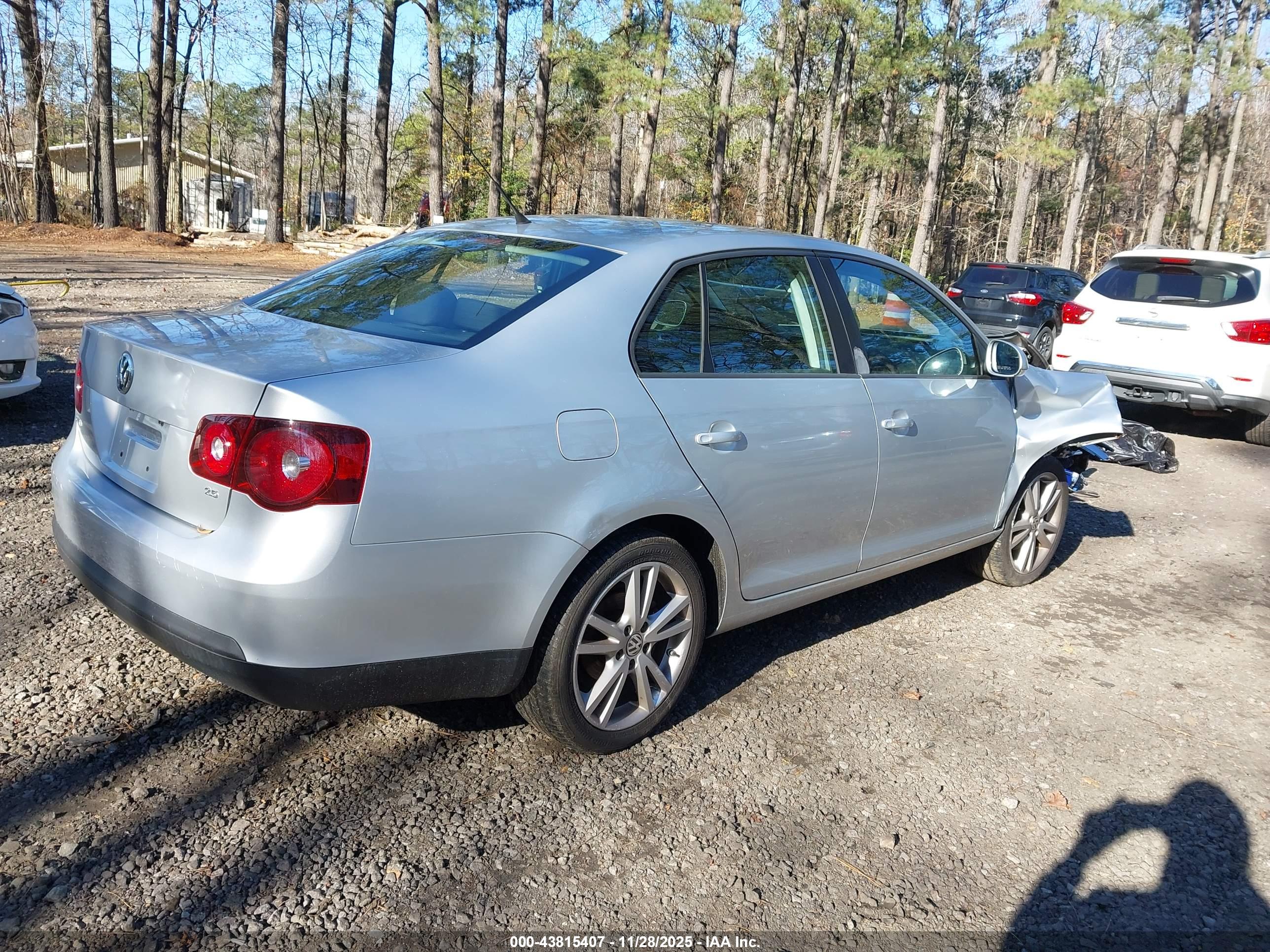 VOLKSWAGEN JETTA image 4